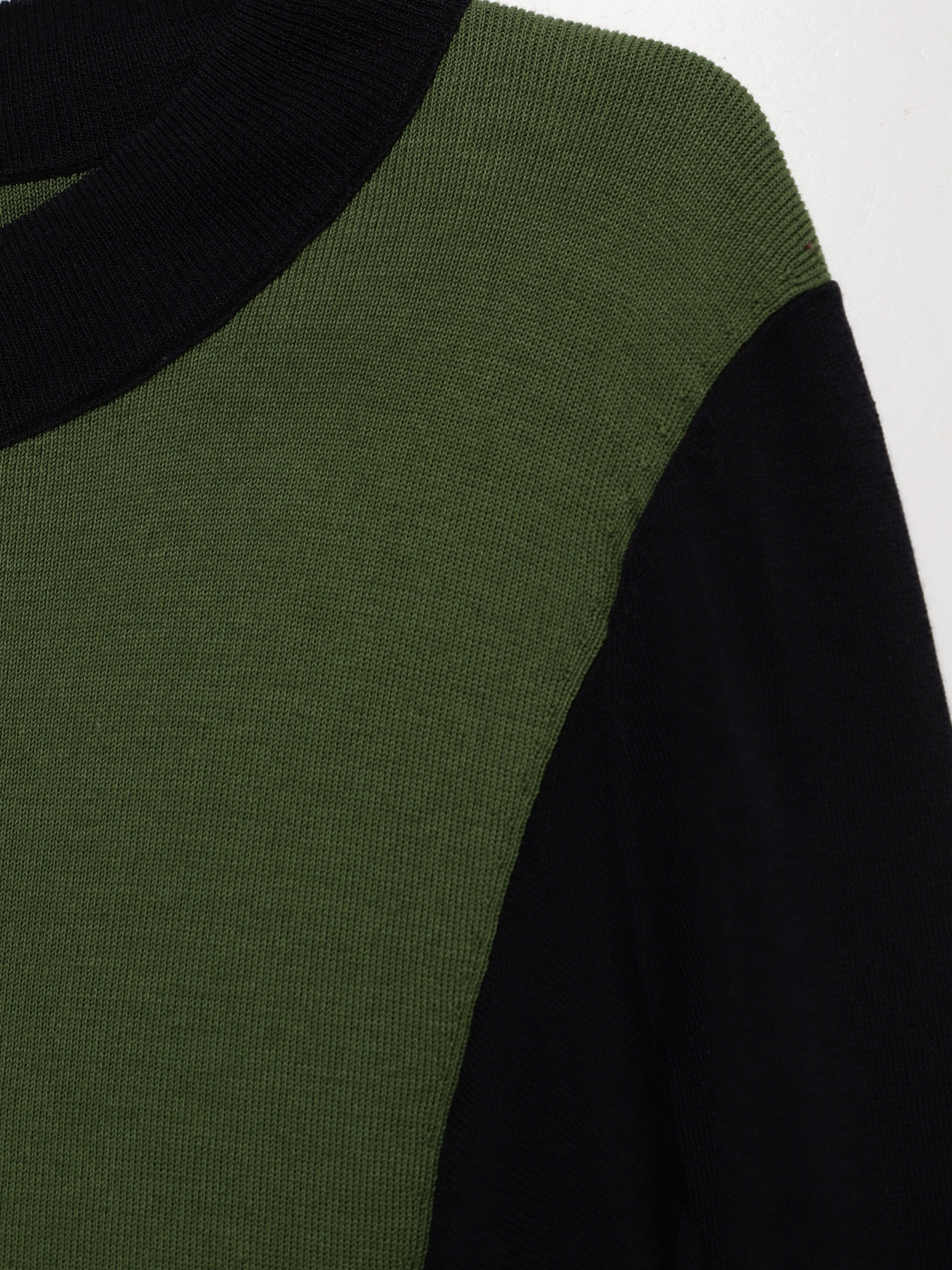 Джемпер COS модель 09022055_т.синій з зеленим Фото