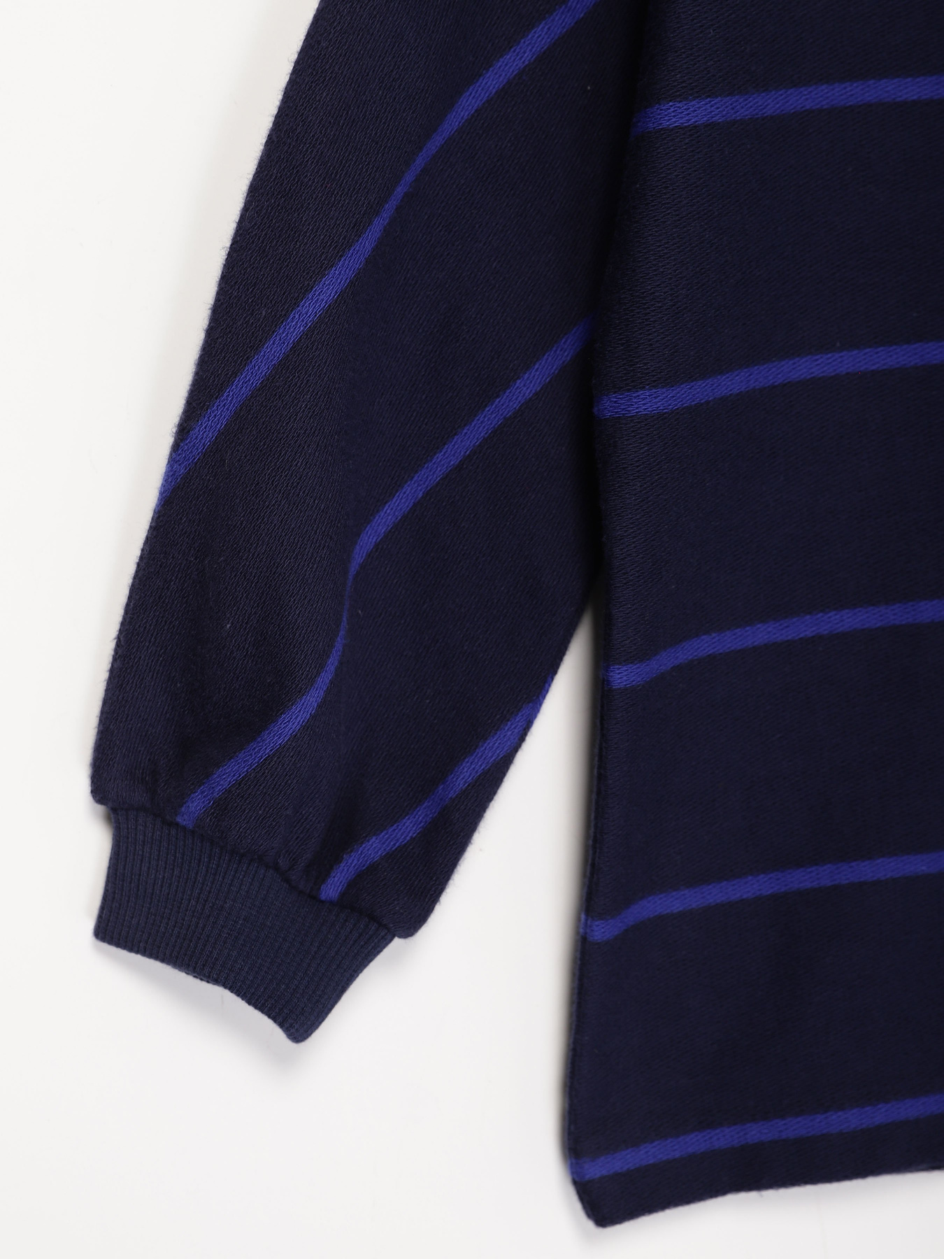 Лонгслів COS модель 0439392_т.синій з синім Фото