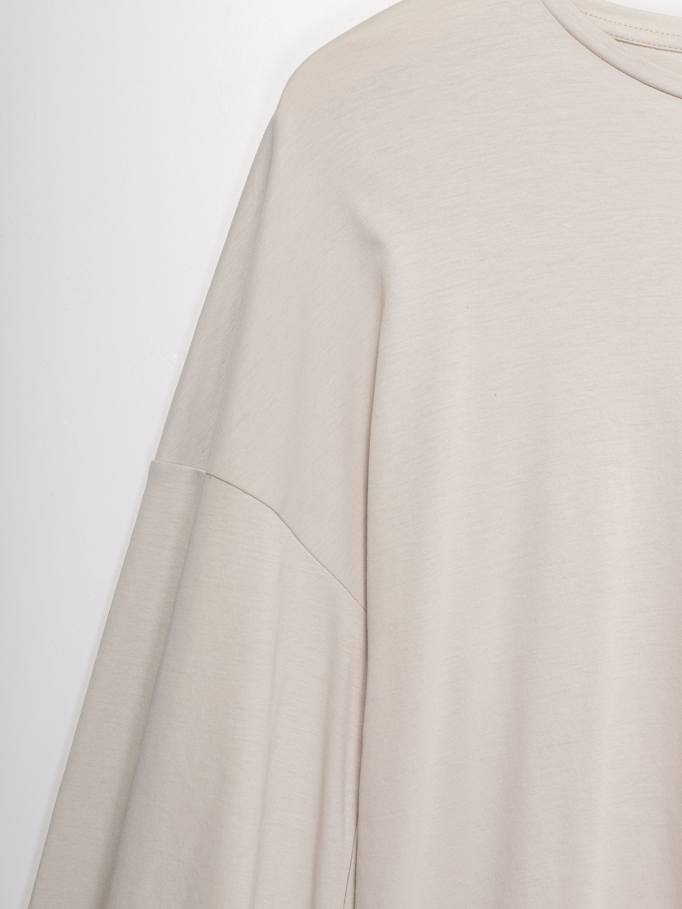 Лонгслів COS модель 0361292_с.бежевий Фото