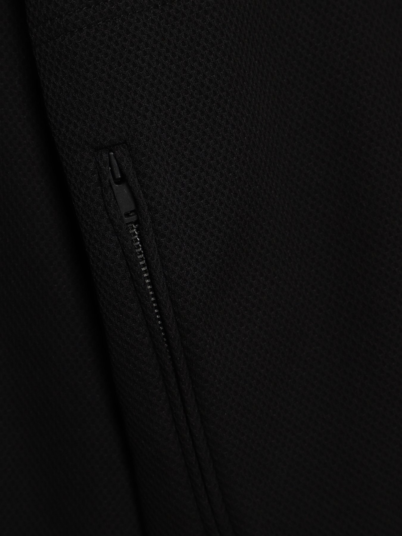 Демісезонна куртка COS модель 0446631_чорний Фото