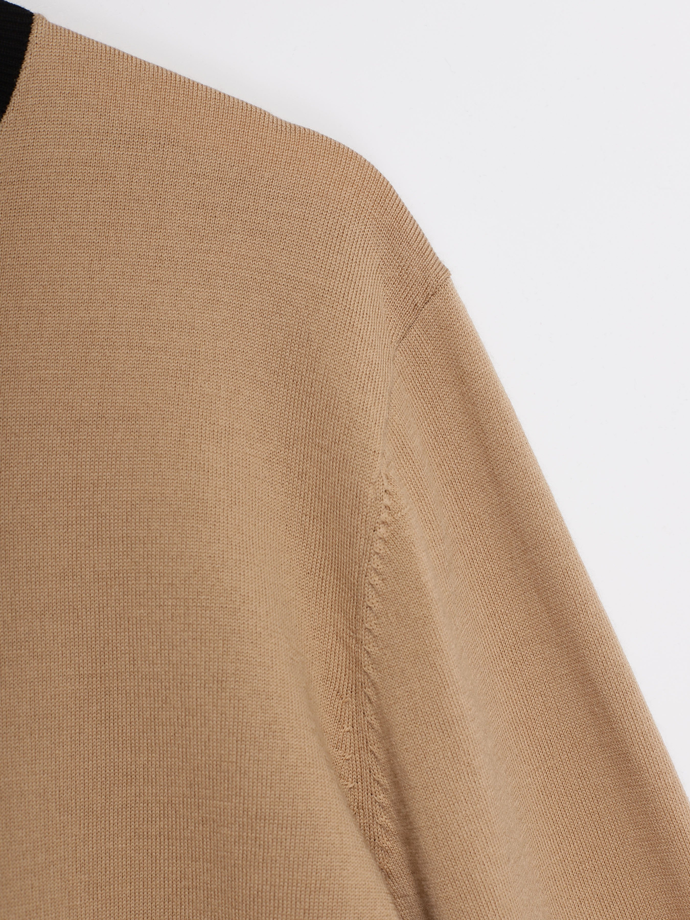 Джемпер COS модель 0468207_бежевий з чорним Фото