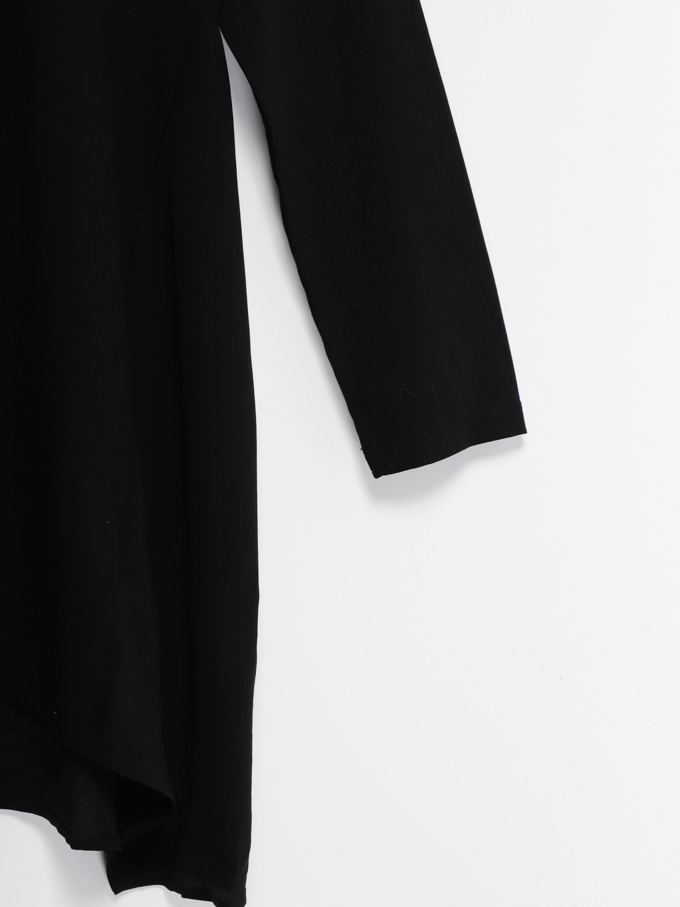 Лонгслів COS модель 0826281_чорний Фото