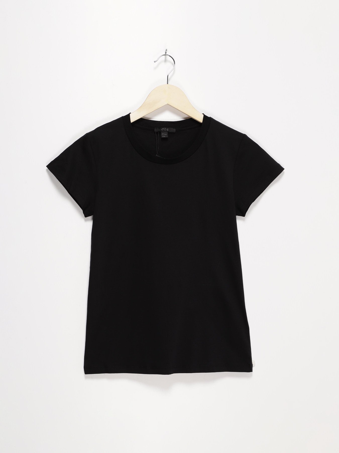 Футболка COS модель 0968641_чорний Фото