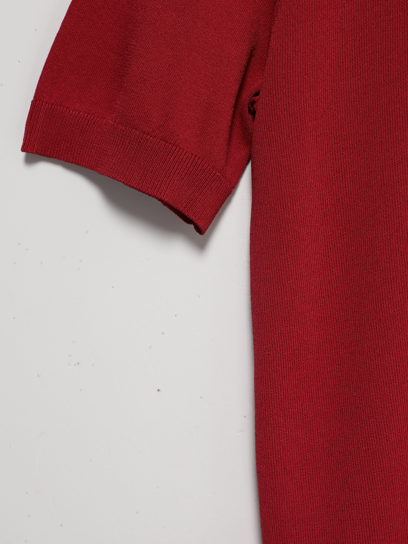 Футболка COS модель 0368540_бордовий Фото