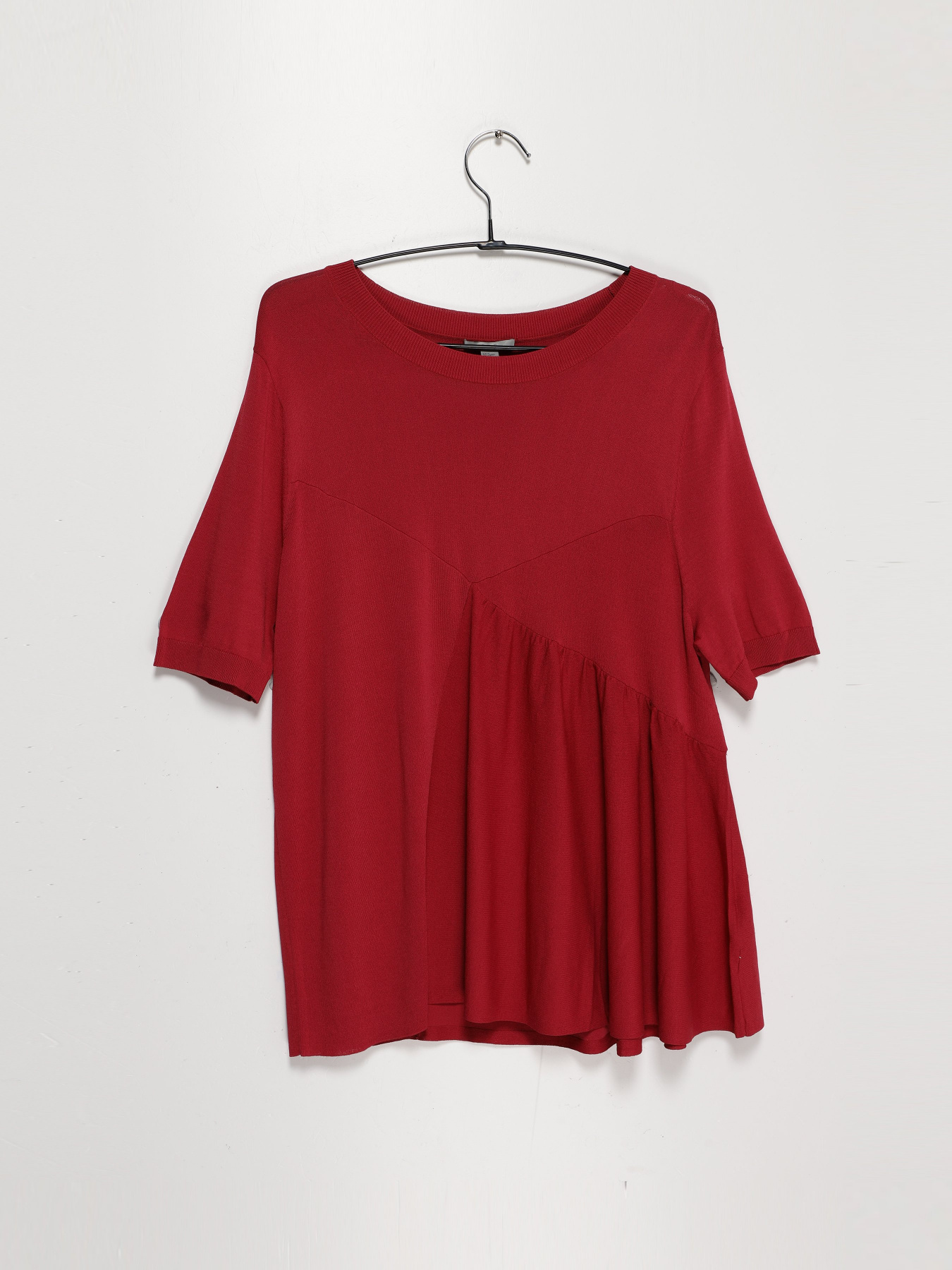 Футболка COS модель 0368540_бордовий Фото