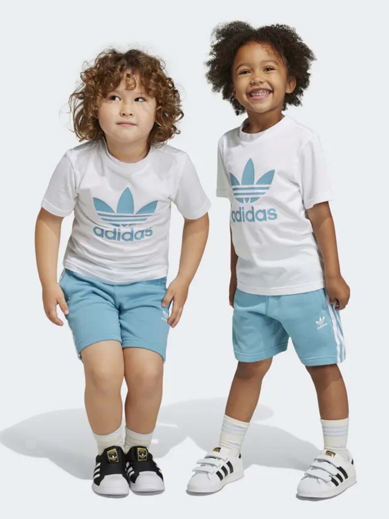 Повседневный костюм Adidas Mickey and Friends модель IB8664 Повседневный костюм Adidas Mickey and Friends модель IB8664 Фото