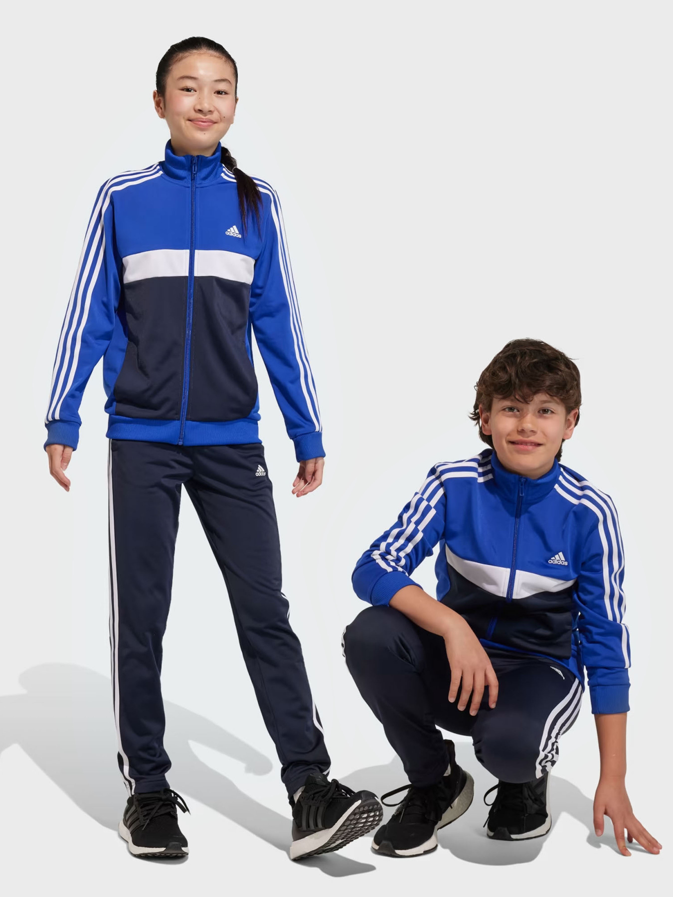 Спортивний костюм Adidas Essentials 3-Stripes модель IB4108 Фото