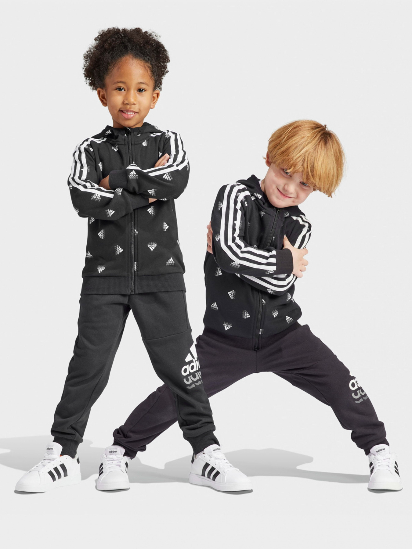 Спортивный костюм Adidas Essentials модель HR5907 Фото