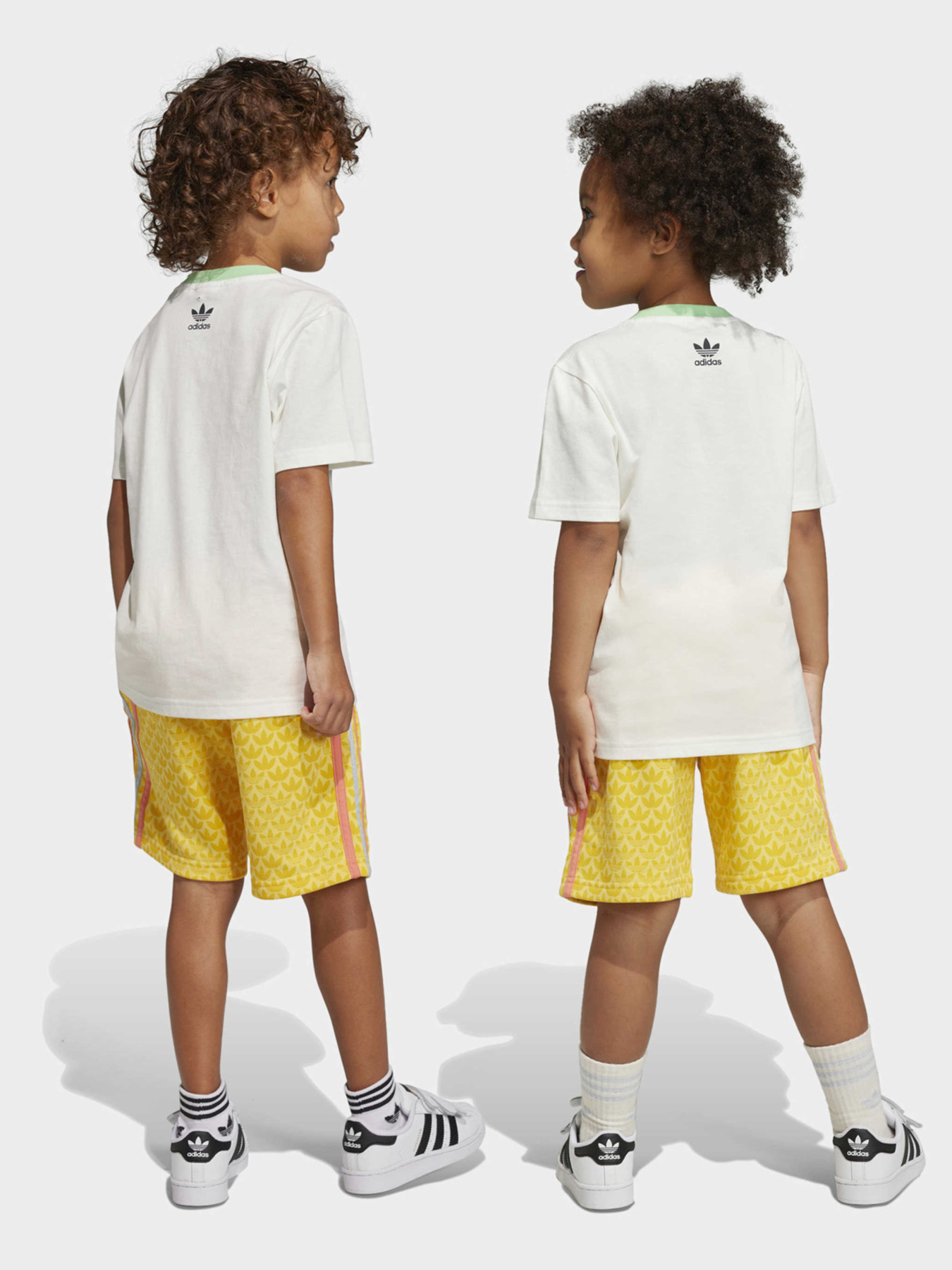 Спортивный костюм Adidas Graphic Print модель IB8628 Фото