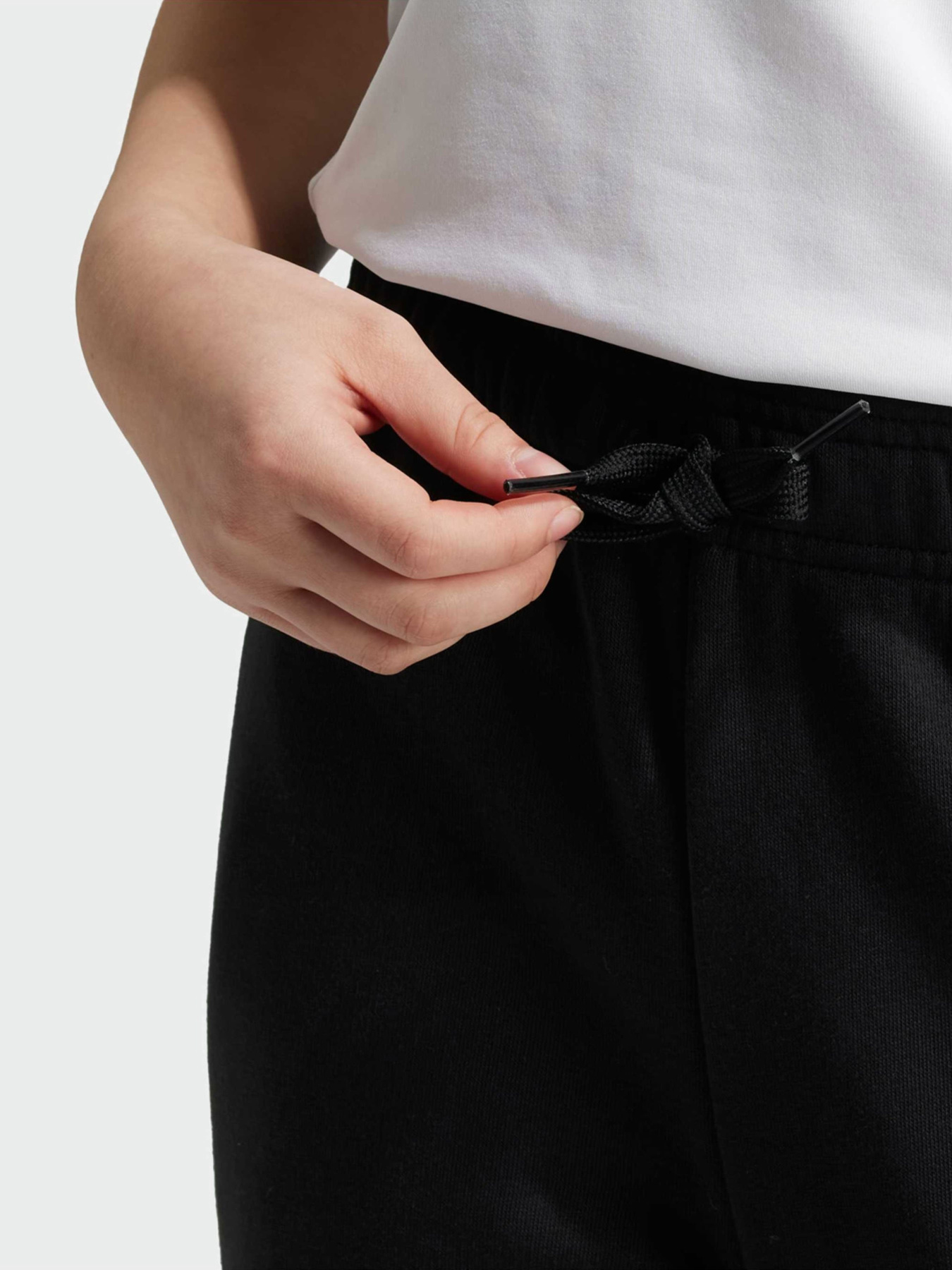 Спортивні штани Adidas ESSENTIALS LINEAR LOGO SPORTSW модель IB8907 Фото