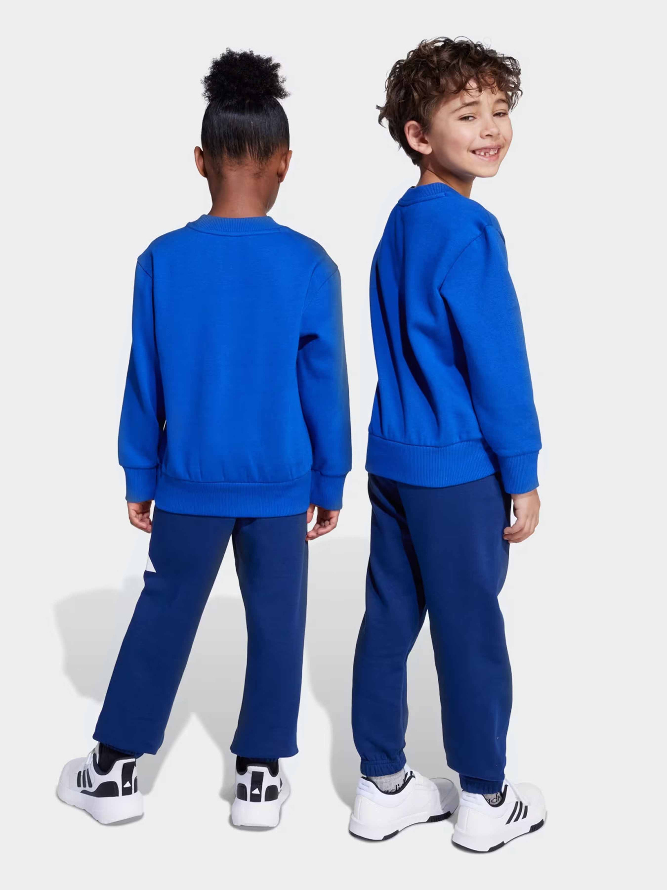 Спортивный костюм Adidas Essentials модель JM0881 Фото