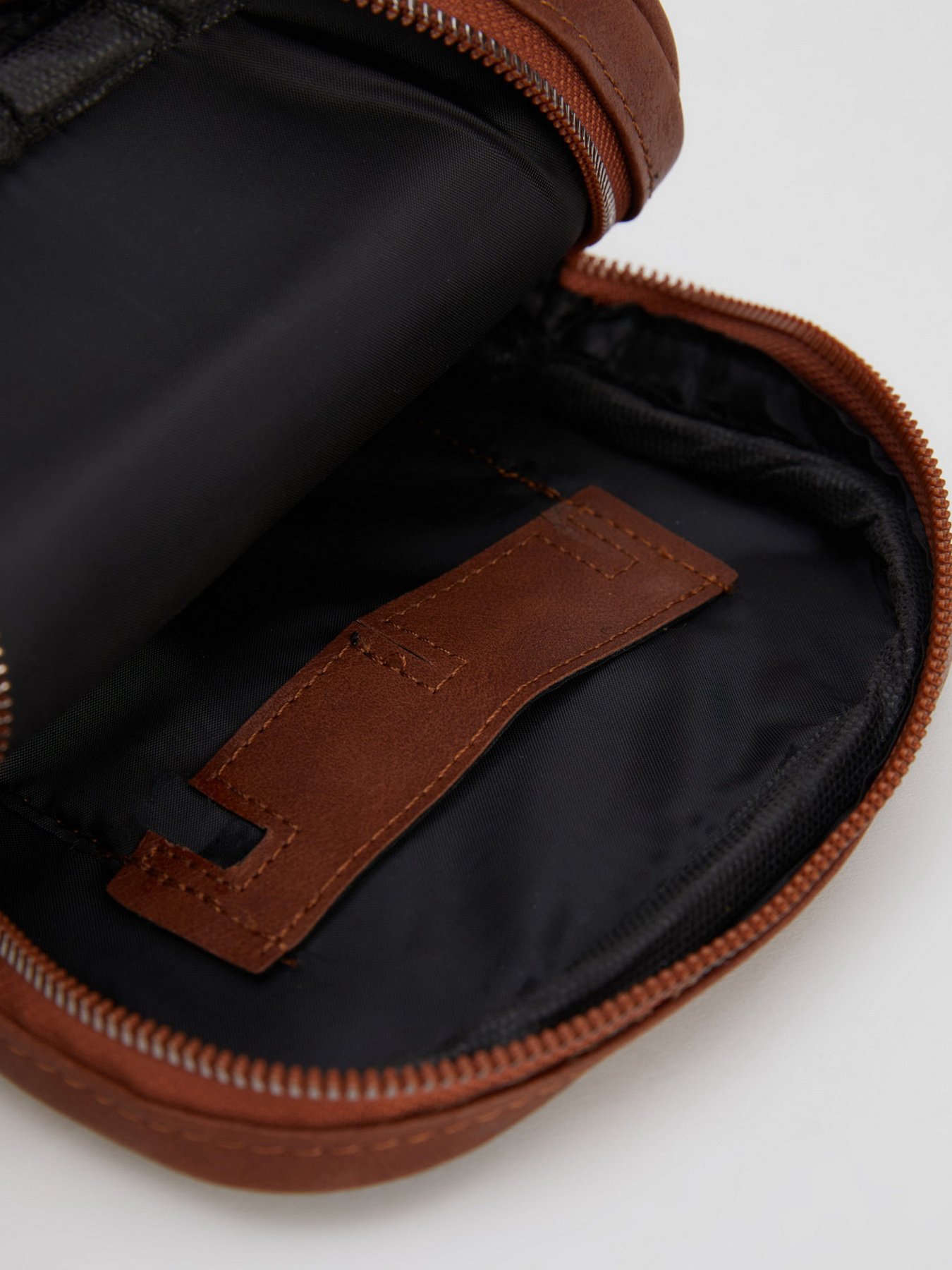 Мессенджер DeFacto модель U8981AZ-BN45 Мессенджер DeFacto модель U8981AZ-BN45 Фото