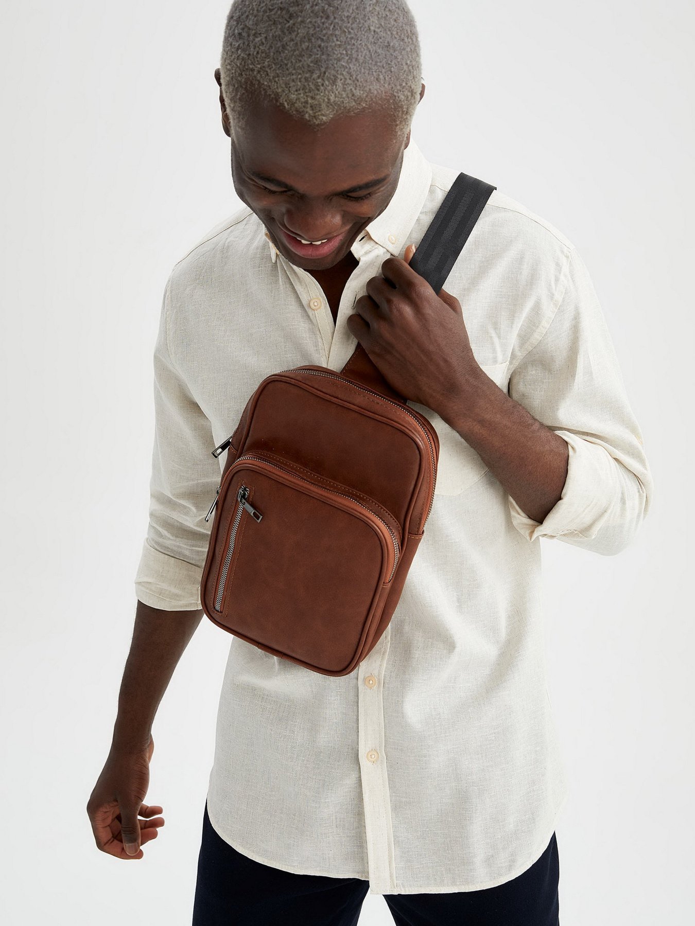 Мессенджер DeFacto модель U8981AZ-BN45 Мессенджер DeFacto модель U8981AZ-BN45 Фото