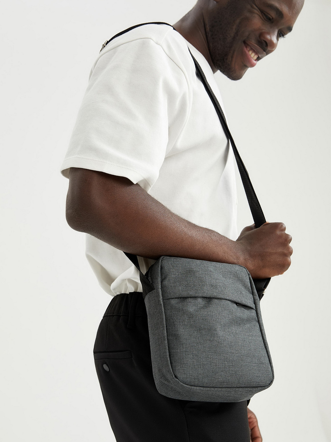 Мессенджер DeFacto модель S5667AZ-AR30 Фото