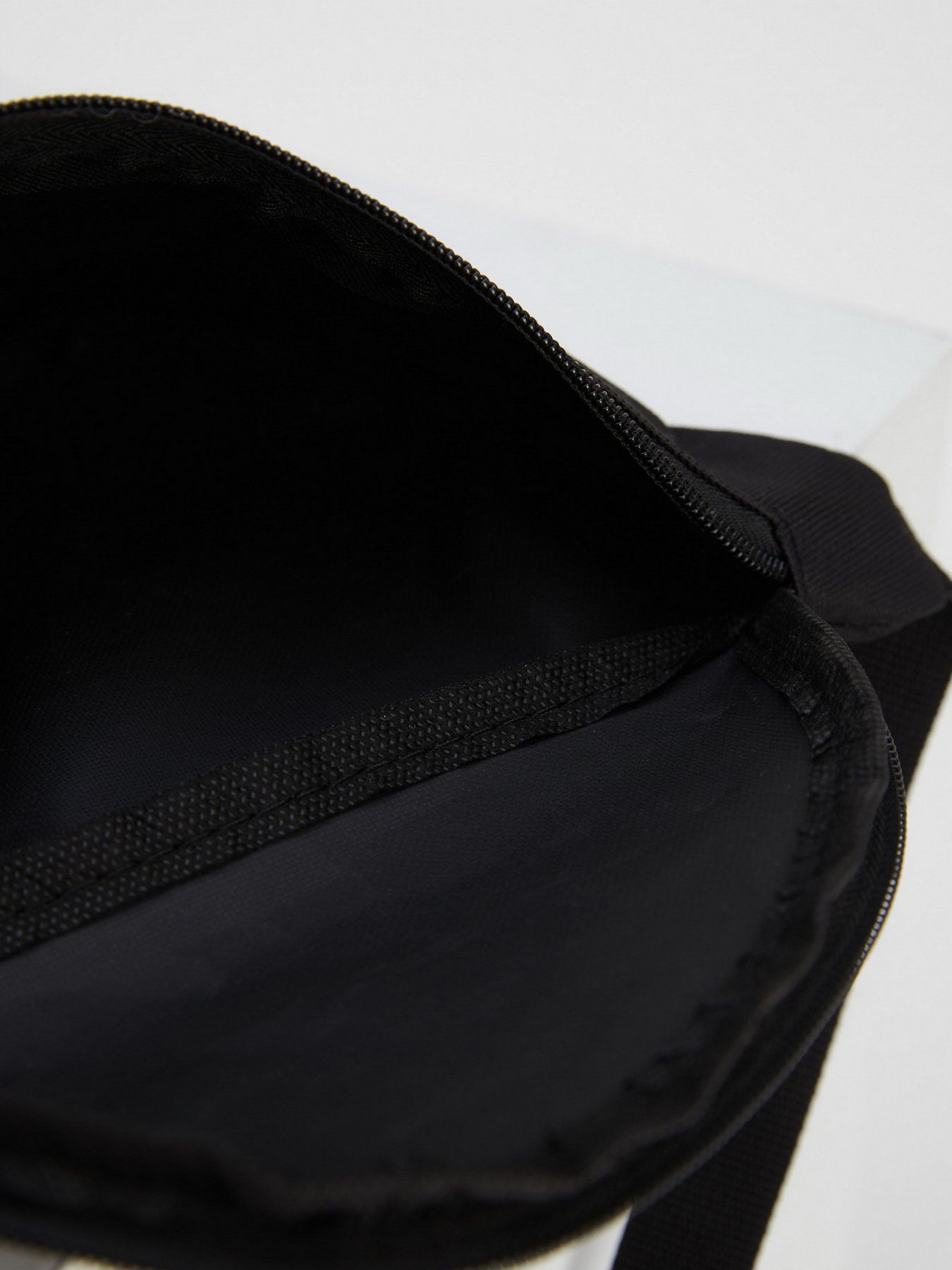 Поясная сумка DeFacto модель R8965A6-BK27 Фото