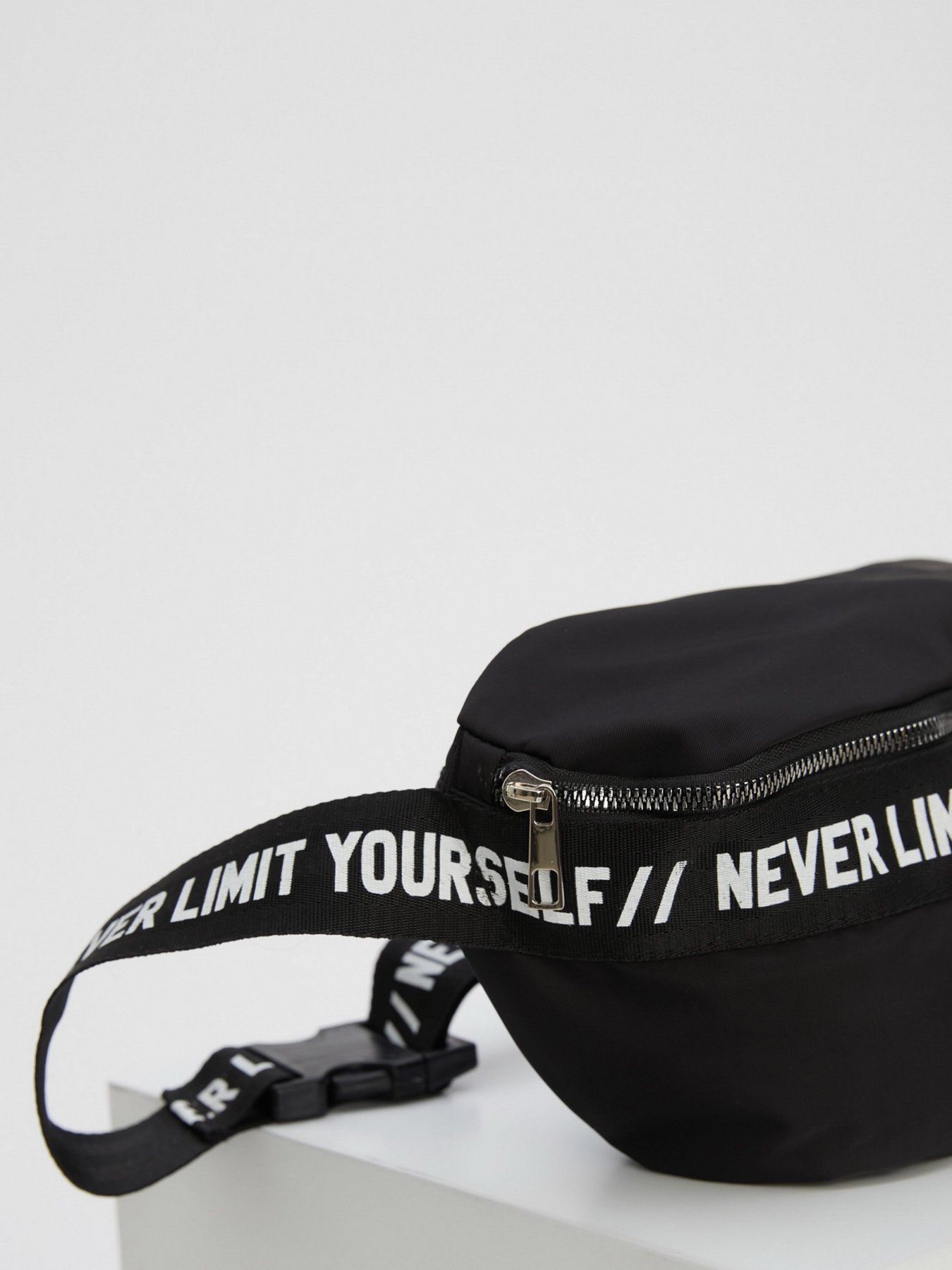 Поясная сумка DeFacto модель N7619AZ-BK27 Фото