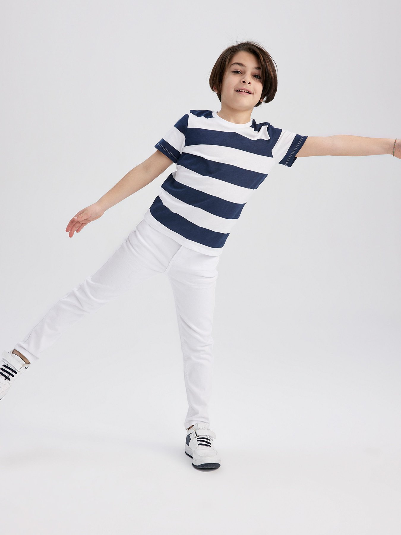 Завужені джинси DeFacto модель Z1604A6-WT32 Фото