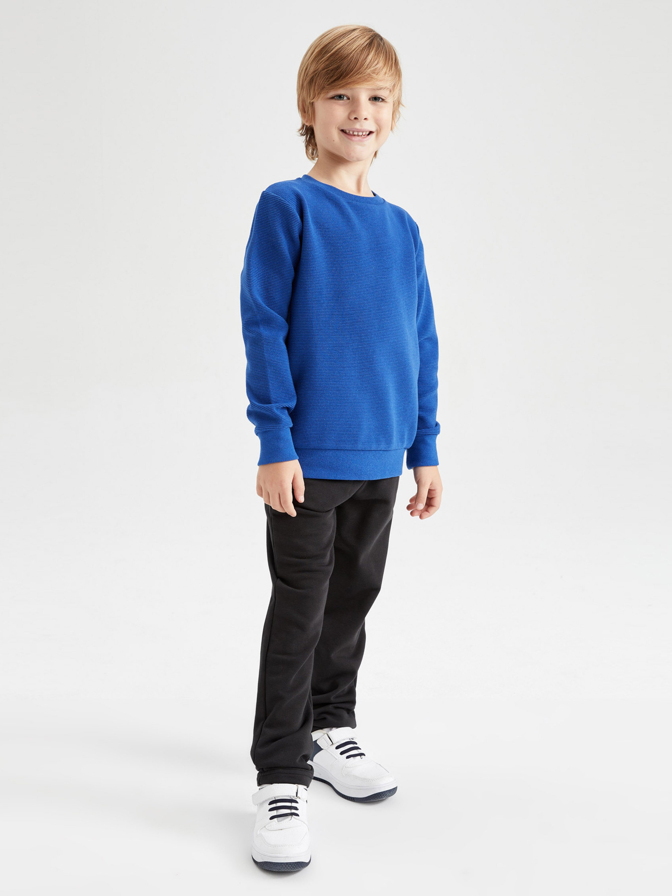 Свитшот DeFacto модель Z2511A6-BE124 Фото