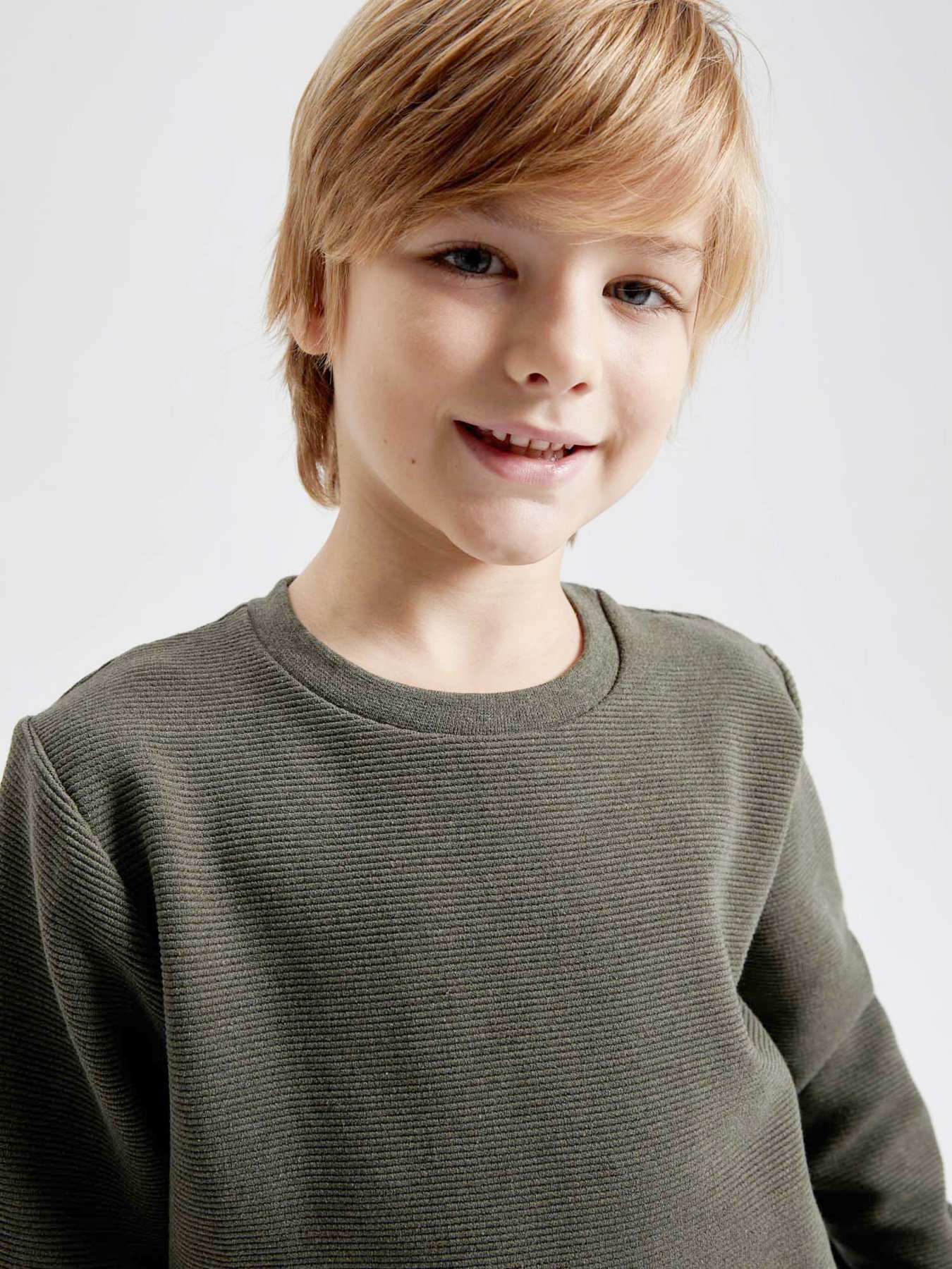 Свитшот DeFacto модель Z2511A6-KH153 Фото