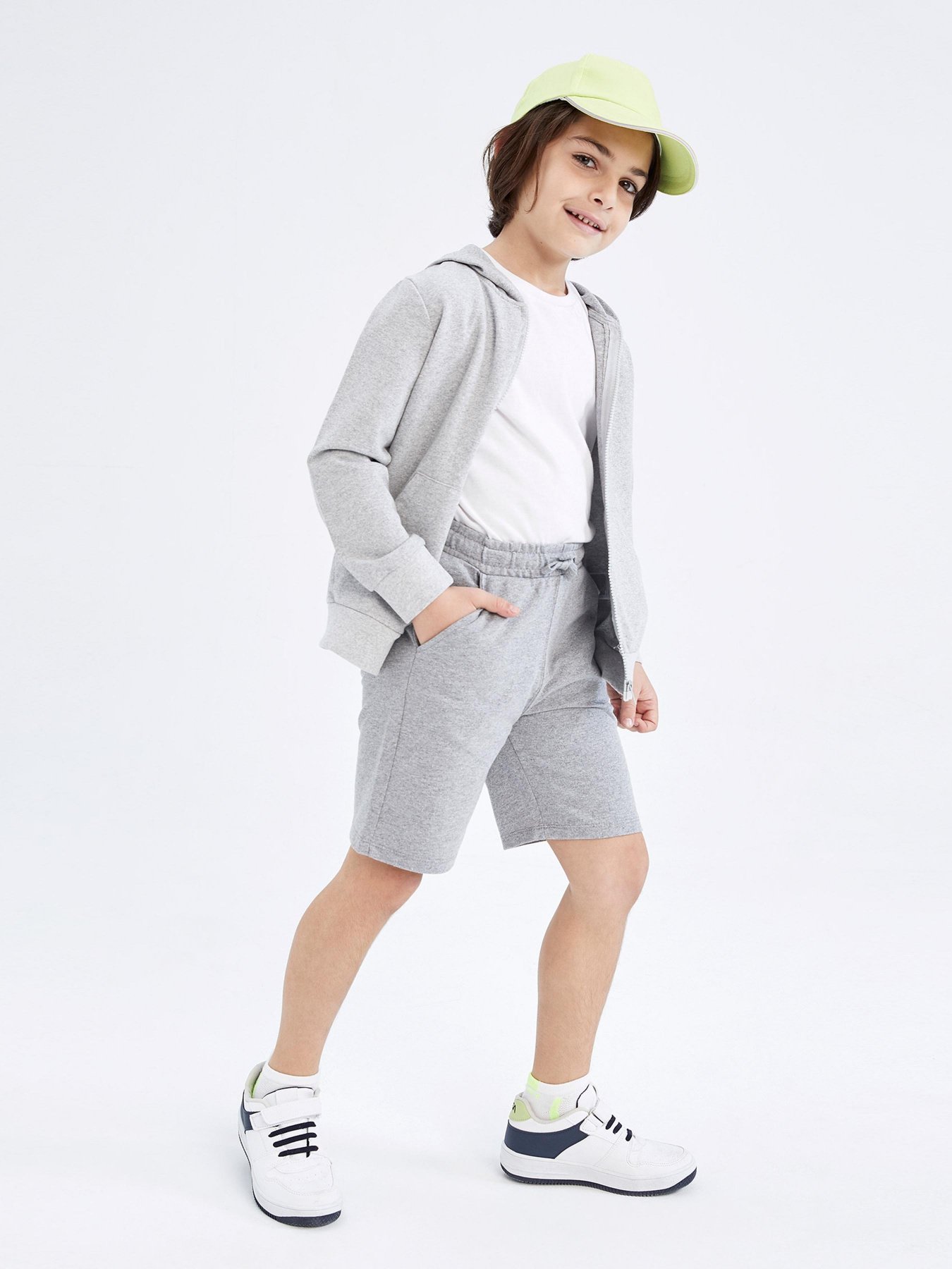 Шорты DeFacto модель Z5537A6-GR210 Фото