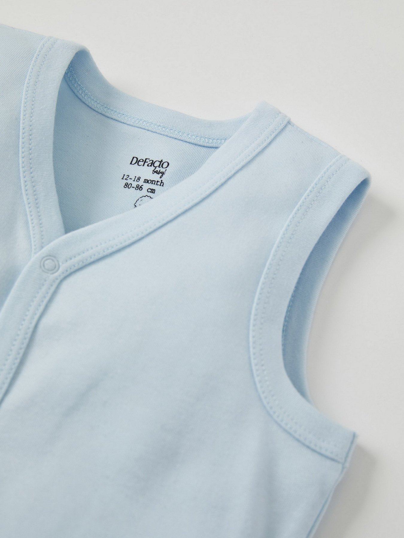 Жилет DeFacto модель T5442A2-BE343 Жилет DeFacto модель T5442A2-BE343 Фото