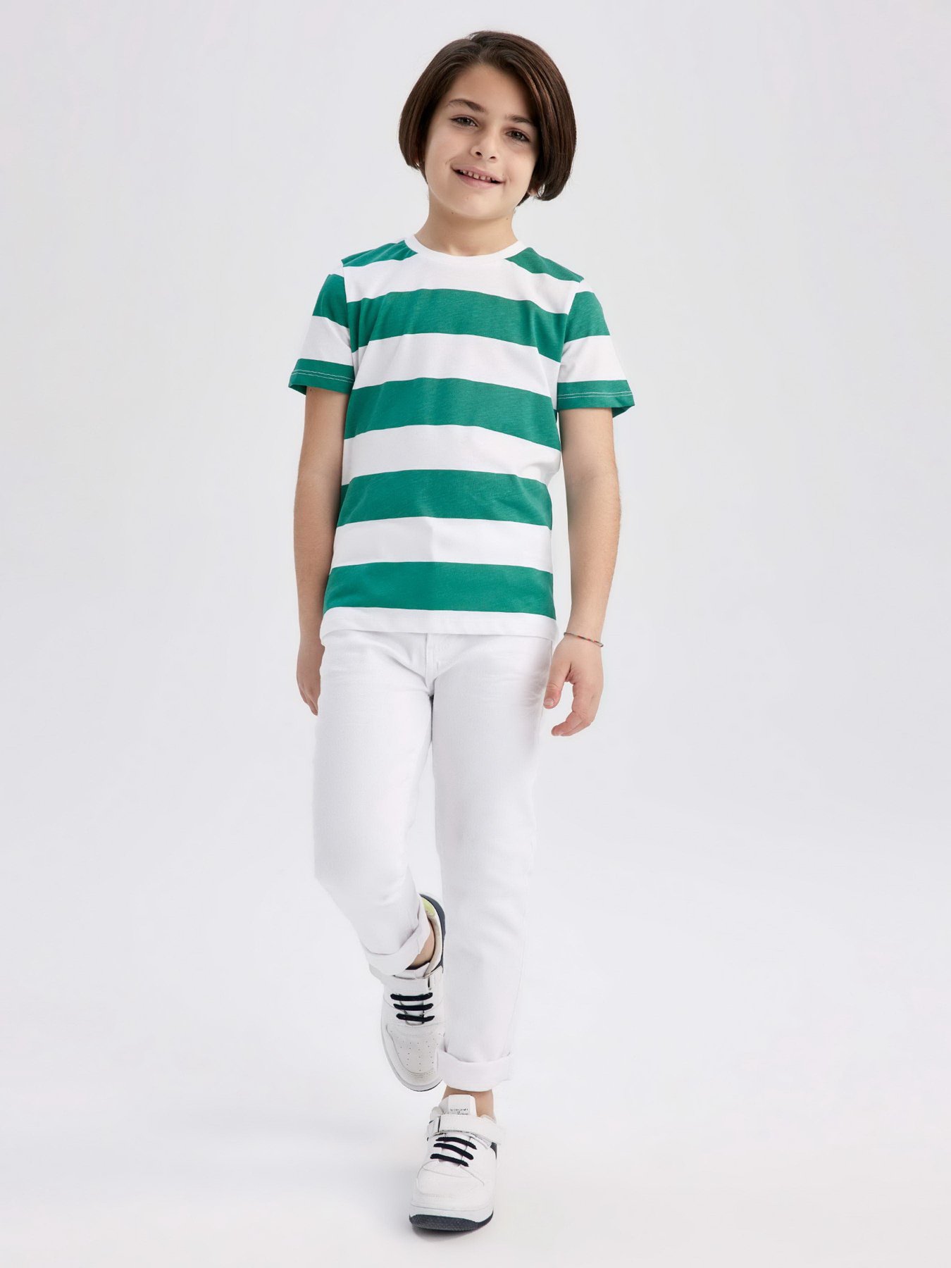 Футболка DeFacto модель Z2867A6-GN279 Футболка DeFacto модель Z2867A6-GN279 Фото