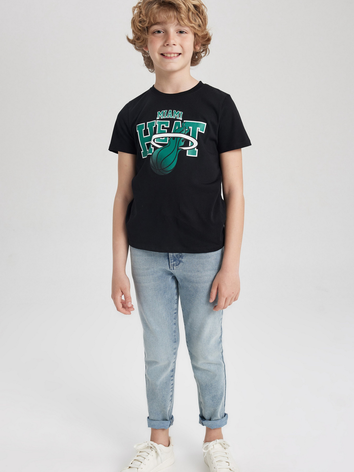 Футболка DeFacto модель Z8487A6-BK81 Фото