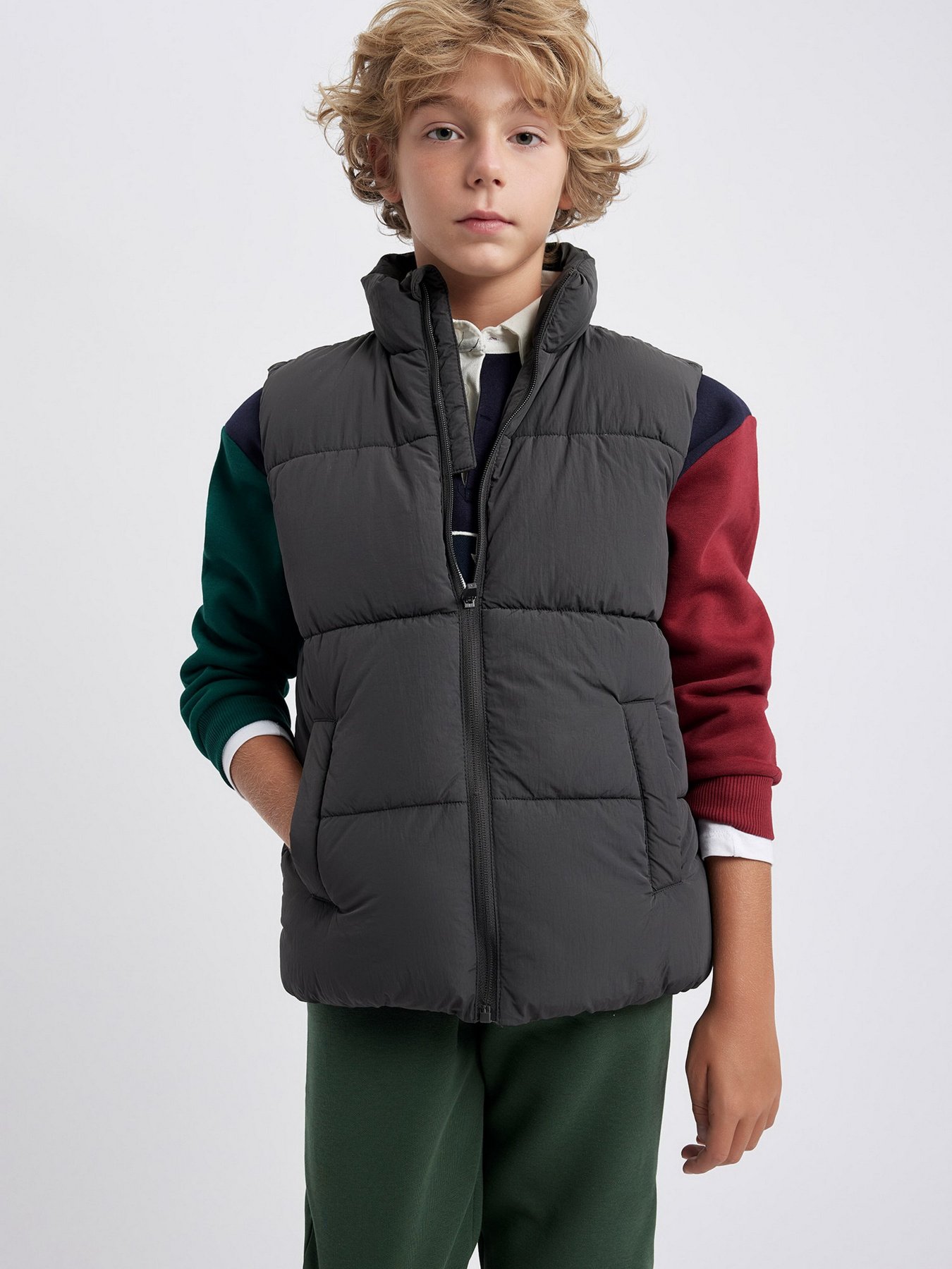 Утеплений жилет DeFacto модель A1841A8-AR31 Фото