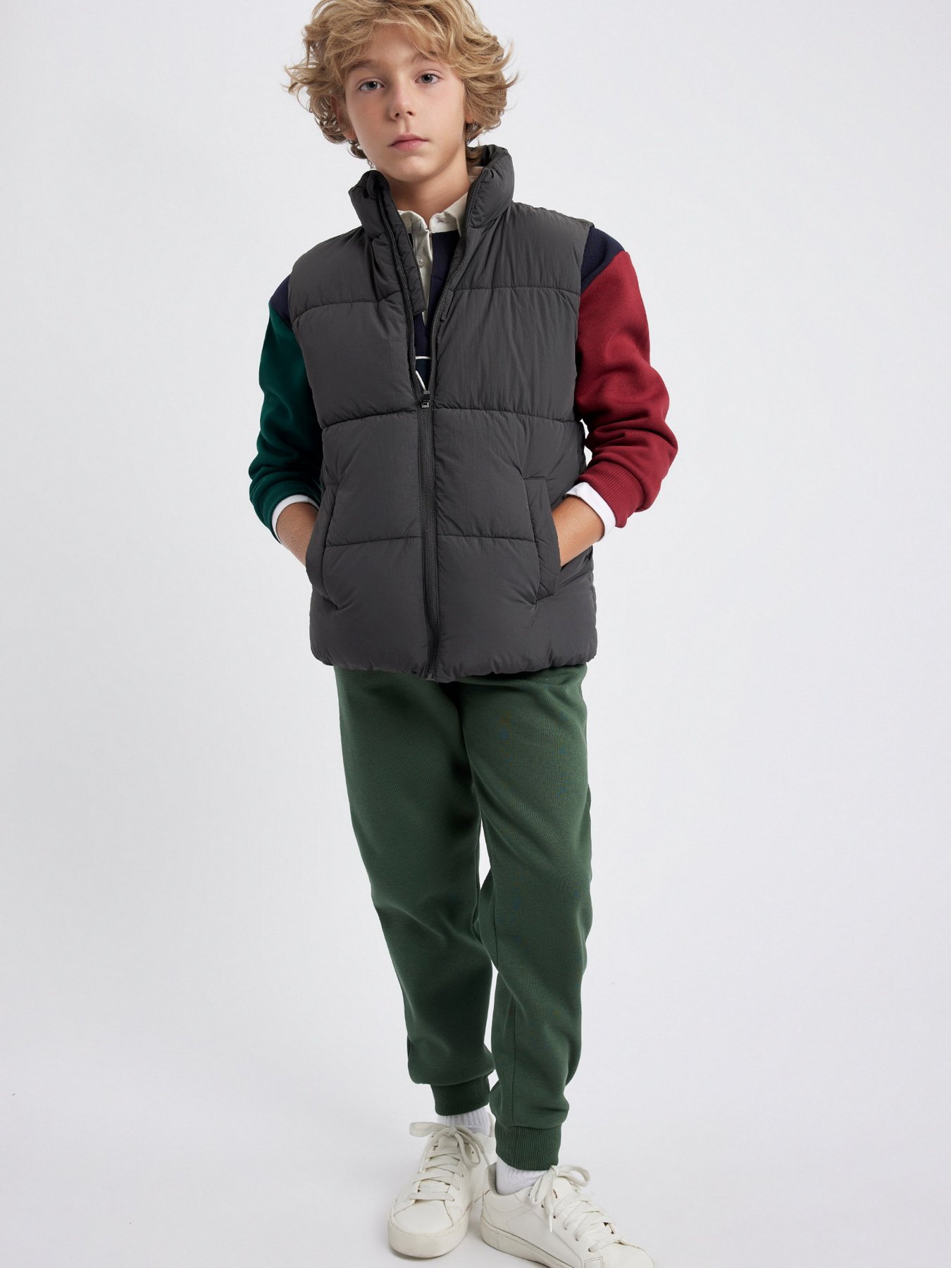 Утеплений жилет DeFacto модель A1841A8-AR31 Фото