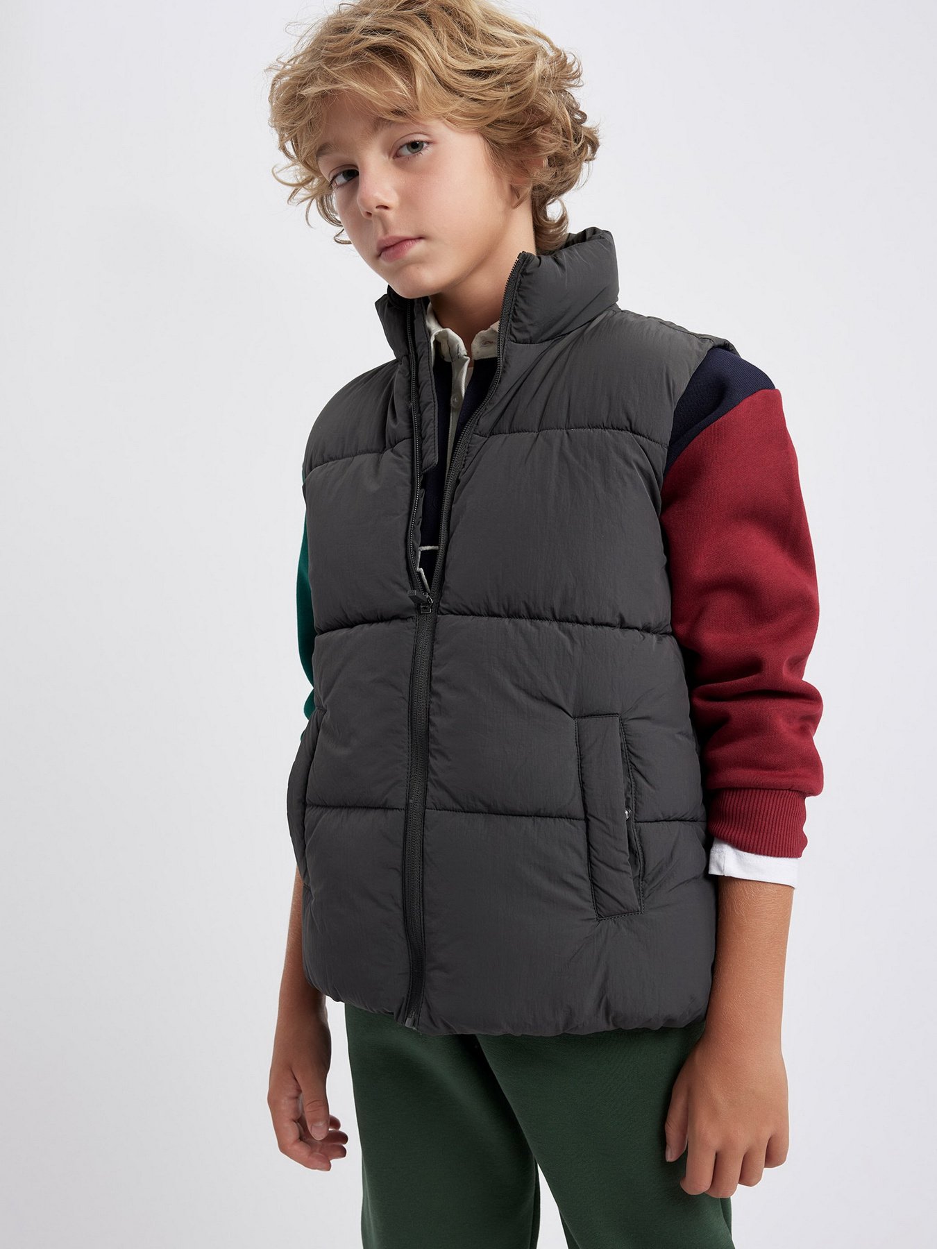 Утеплений жилет DeFacto модель A1841A8-AR31 Фото