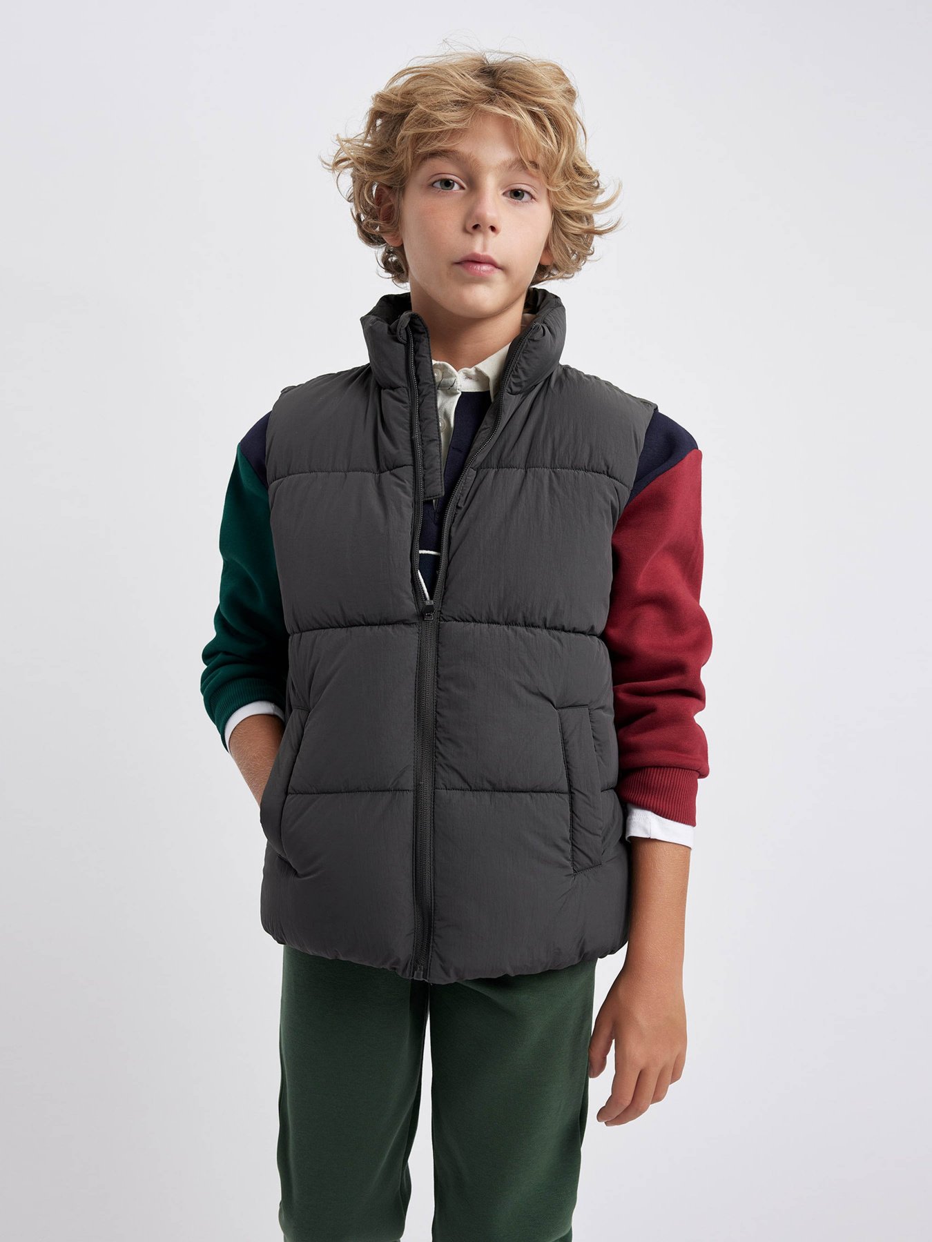 Утеплений жилет DeFacto модель A1841A8-AR31 Фото