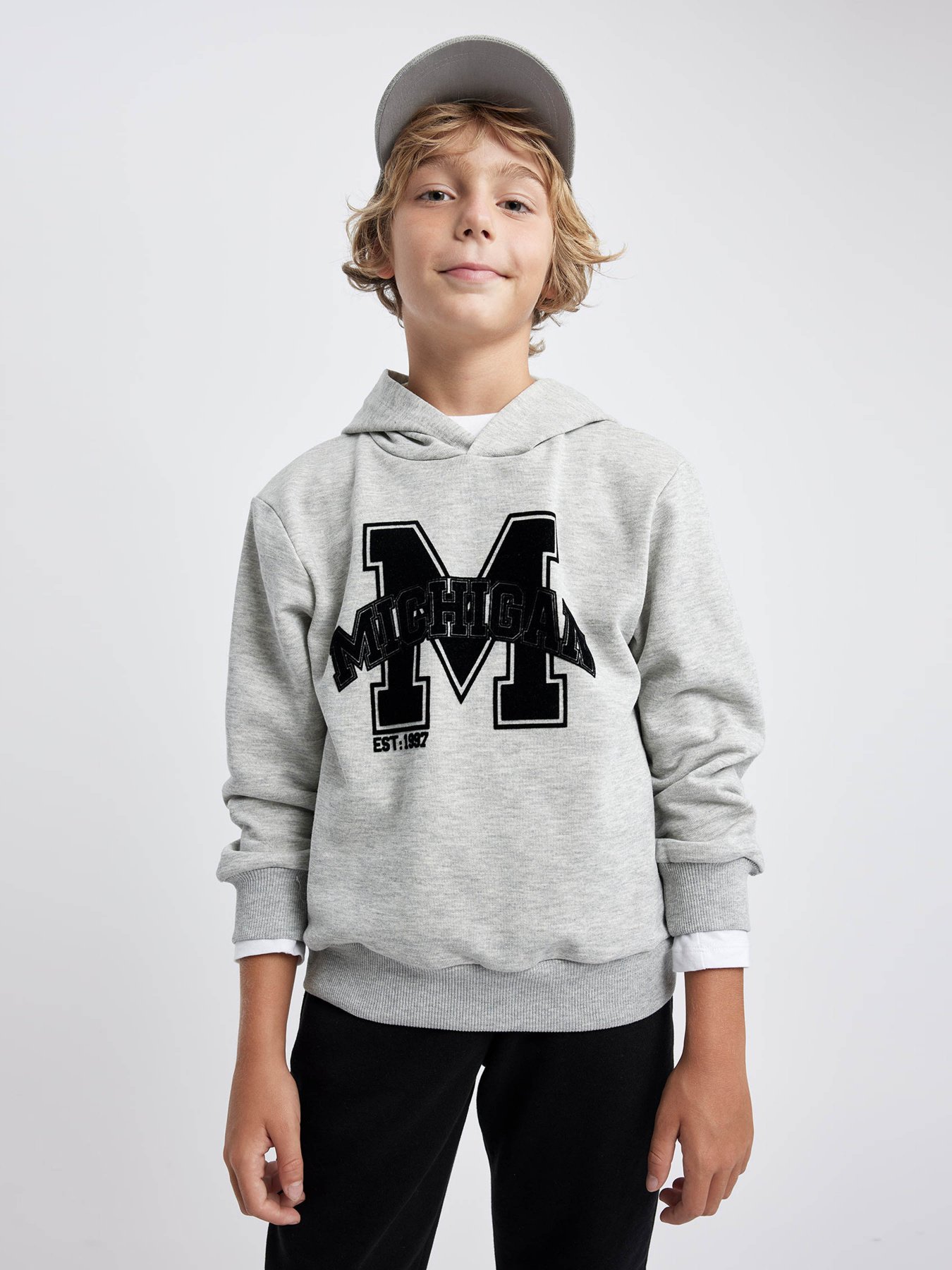 Худі DeFacto модель B3096A8-GR210 Худі DeFacto модель B3096A8-GR210 Фото