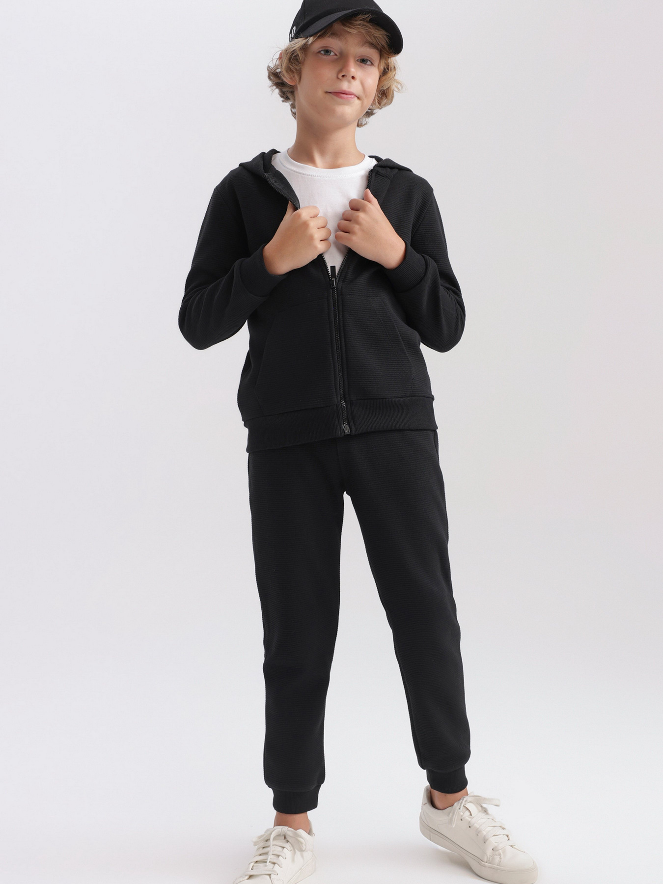 Джоггеры DeFacto модель R5970A6-BK27 Фото