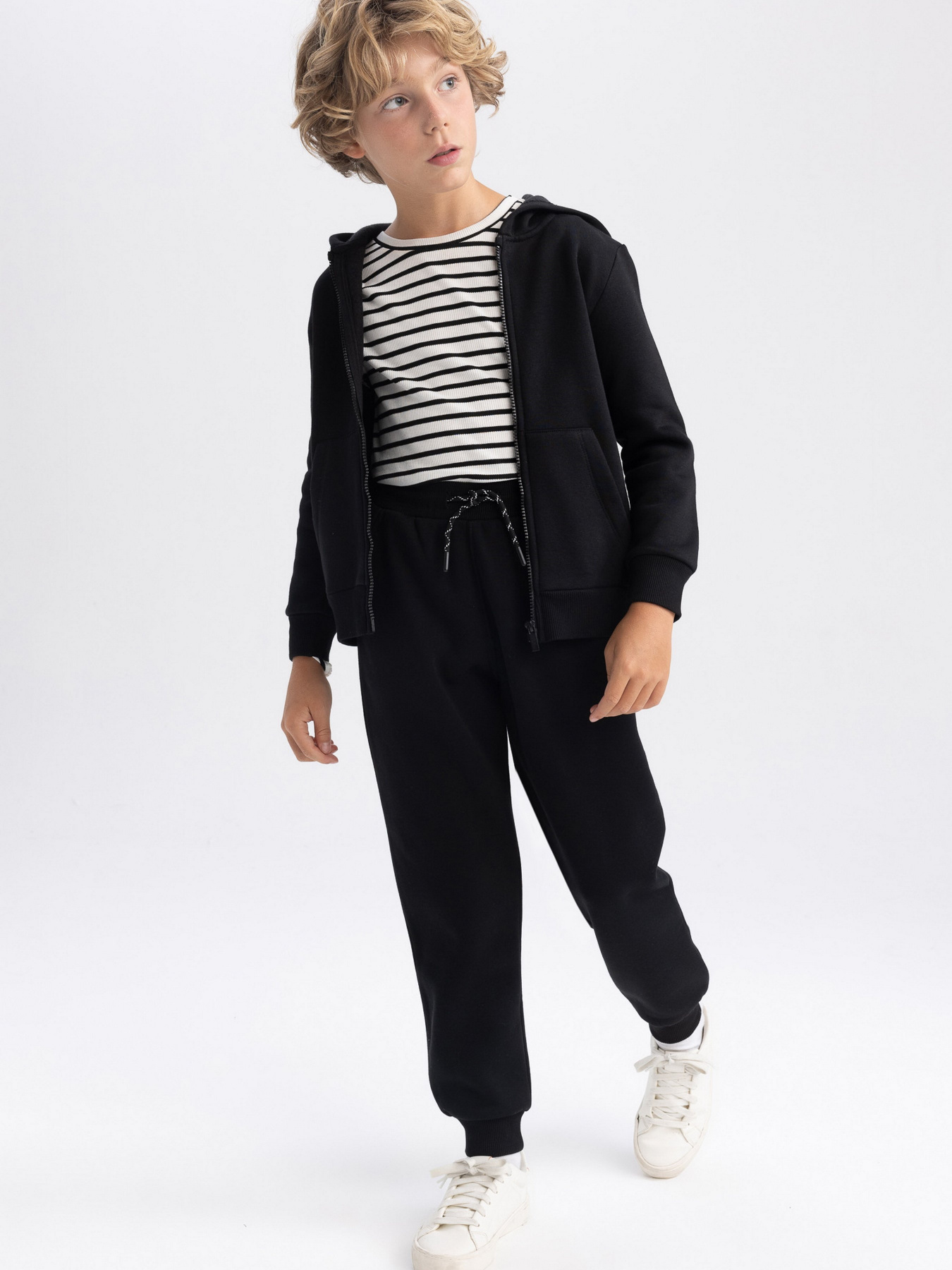 Джоггеры DeFacto модель W0773A6-BK81 Фото