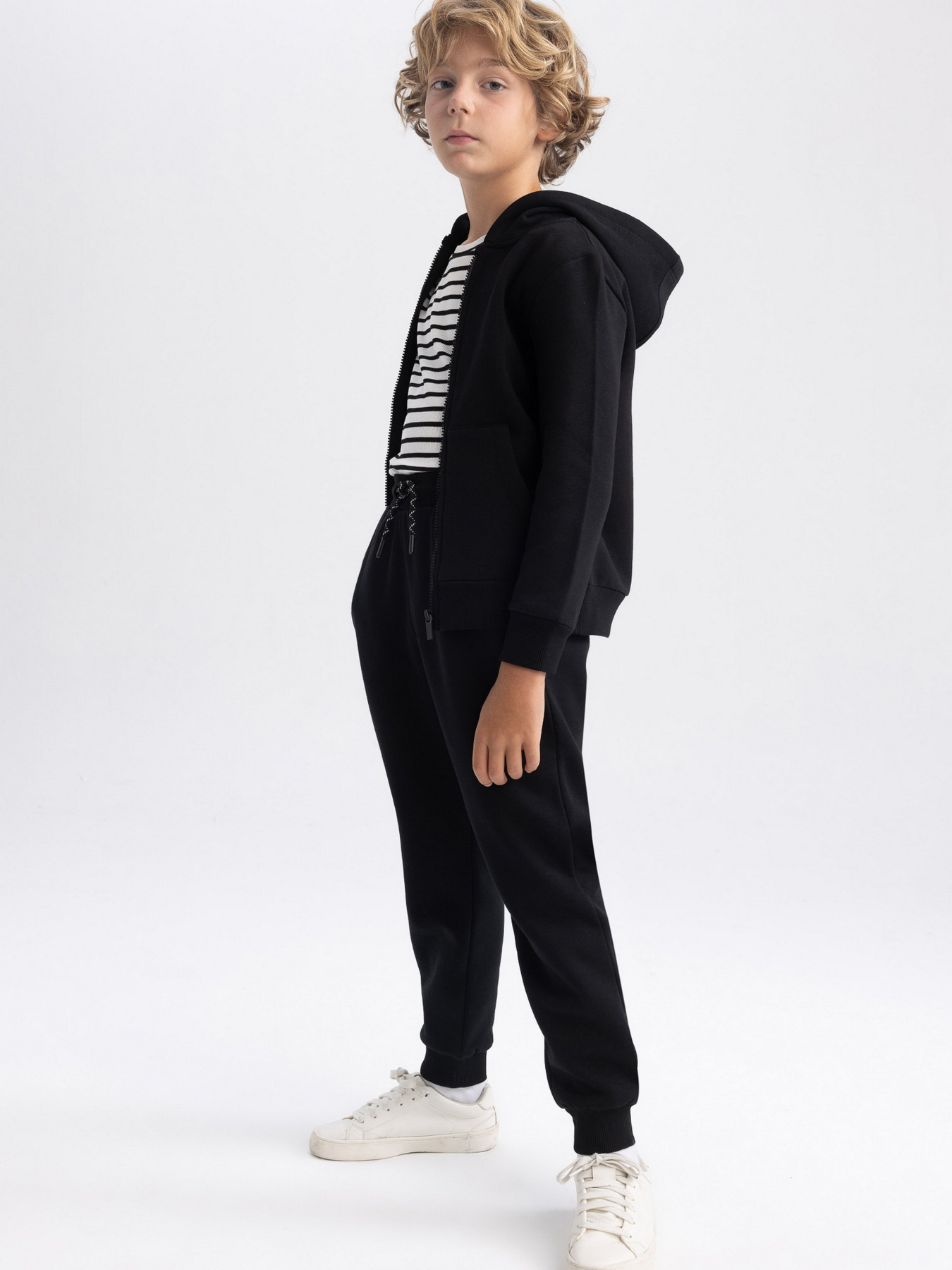 Джоггеры DeFacto модель W0773A6-BK81 Фото