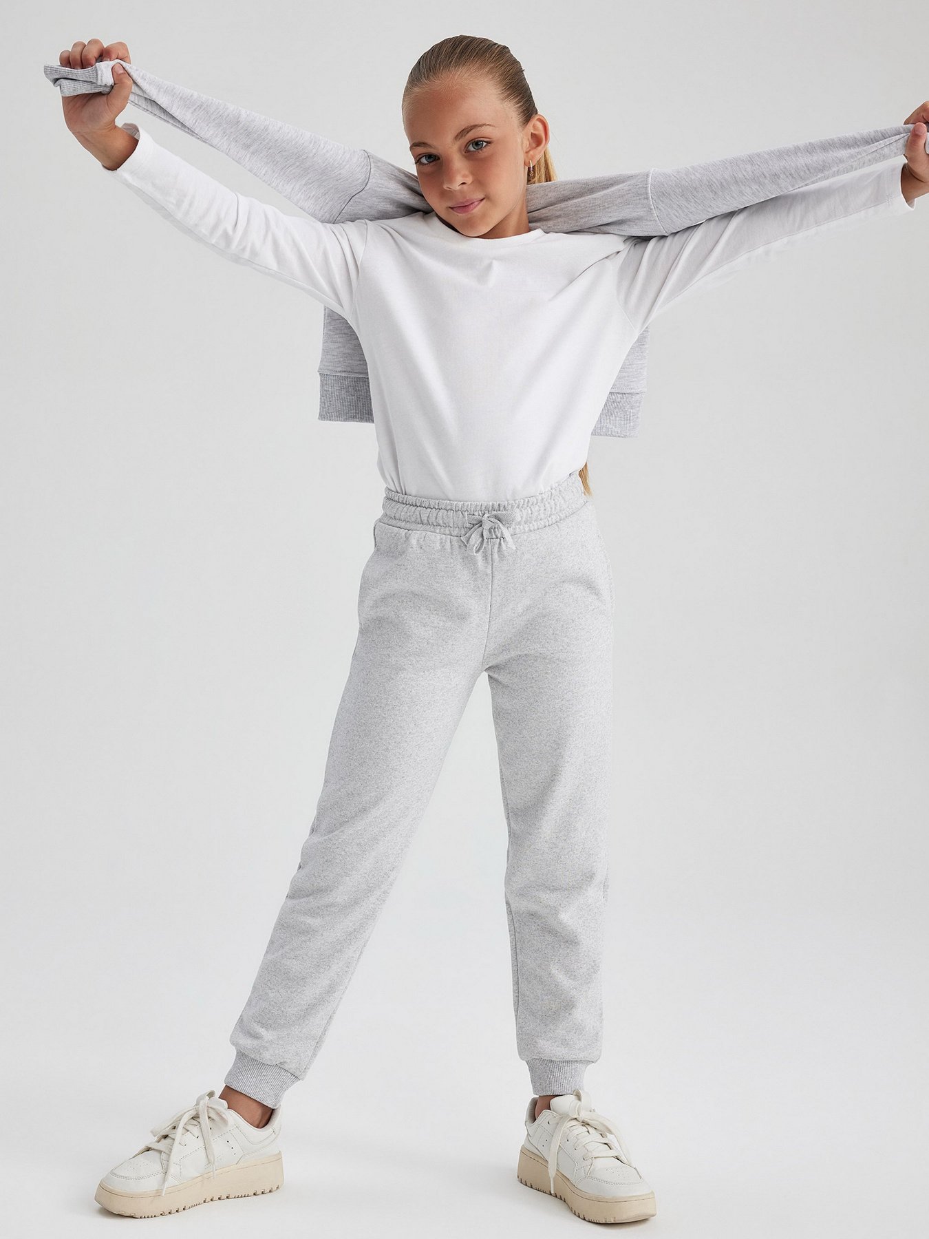 Джогери DeFacto модель Y1226A6-GR93 Джогери DeFacto модель Y1226A6-GR93 Фото