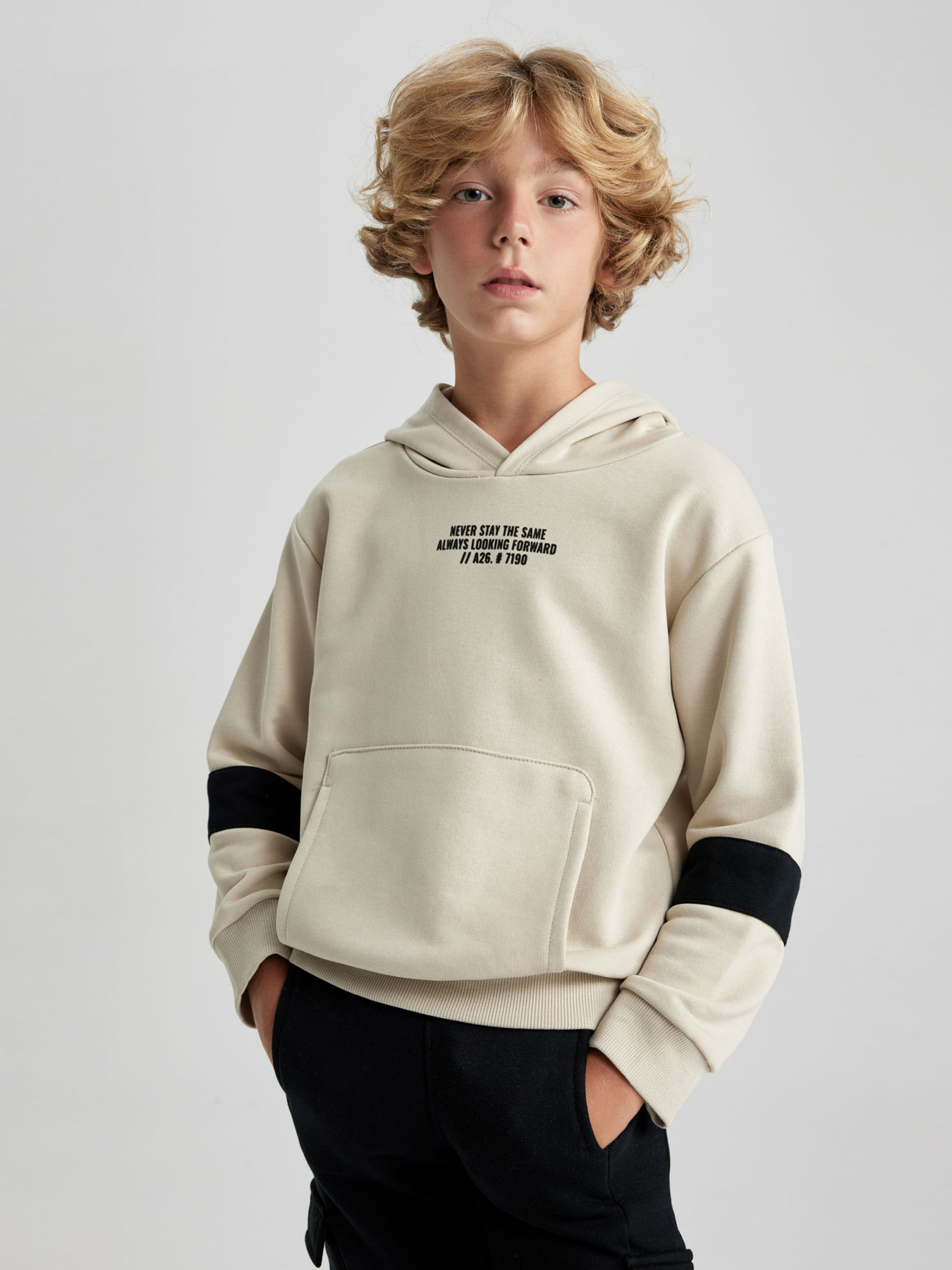 Худи DeFacto модель A6585A8-ER117 Фото