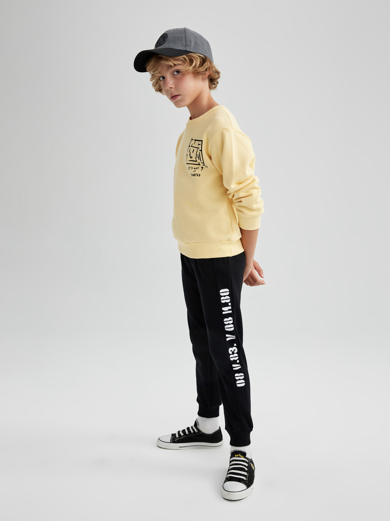 Свитшот DeFacto модель B2284A8-YL488 Фото