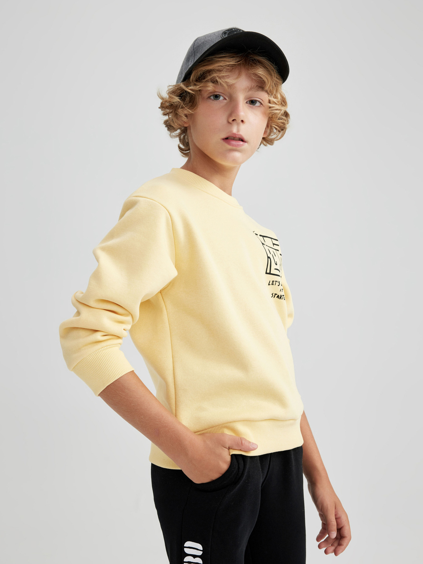 Свитшот DeFacto модель B2284A8-YL488 Фото