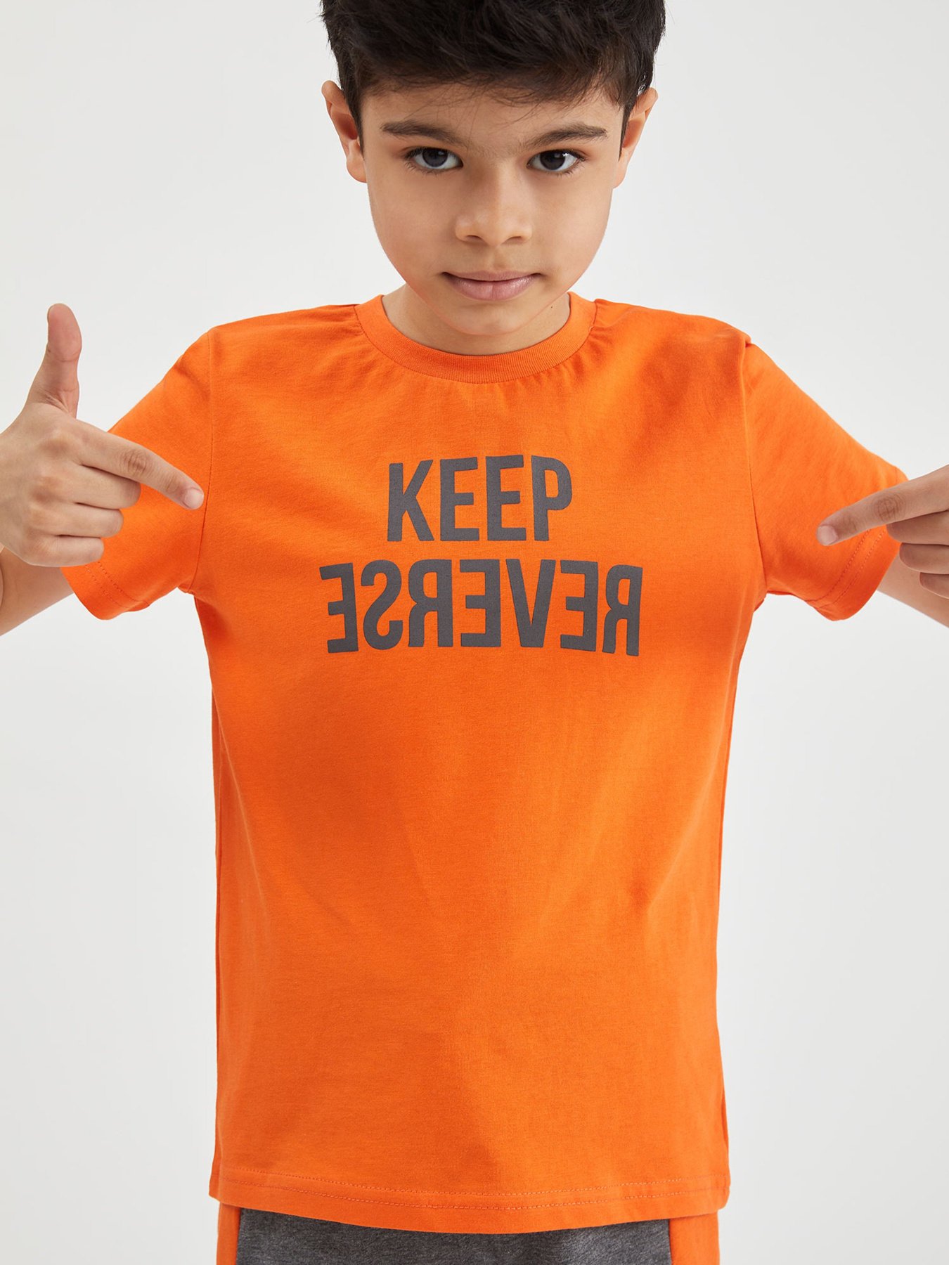 Повседневный костюм DeFacto модель U3514A6-OG315 Повседневный костюм DeFacto модель U3514A6-OG315 Фото