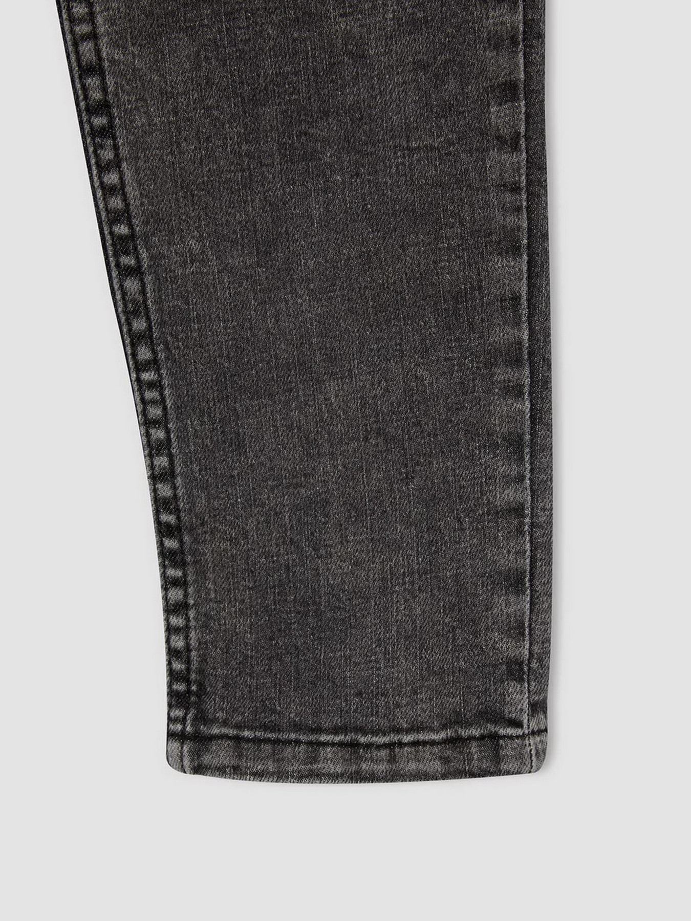 Зауженные джинсы DeFacto модель V1745A6-NM36 Фото