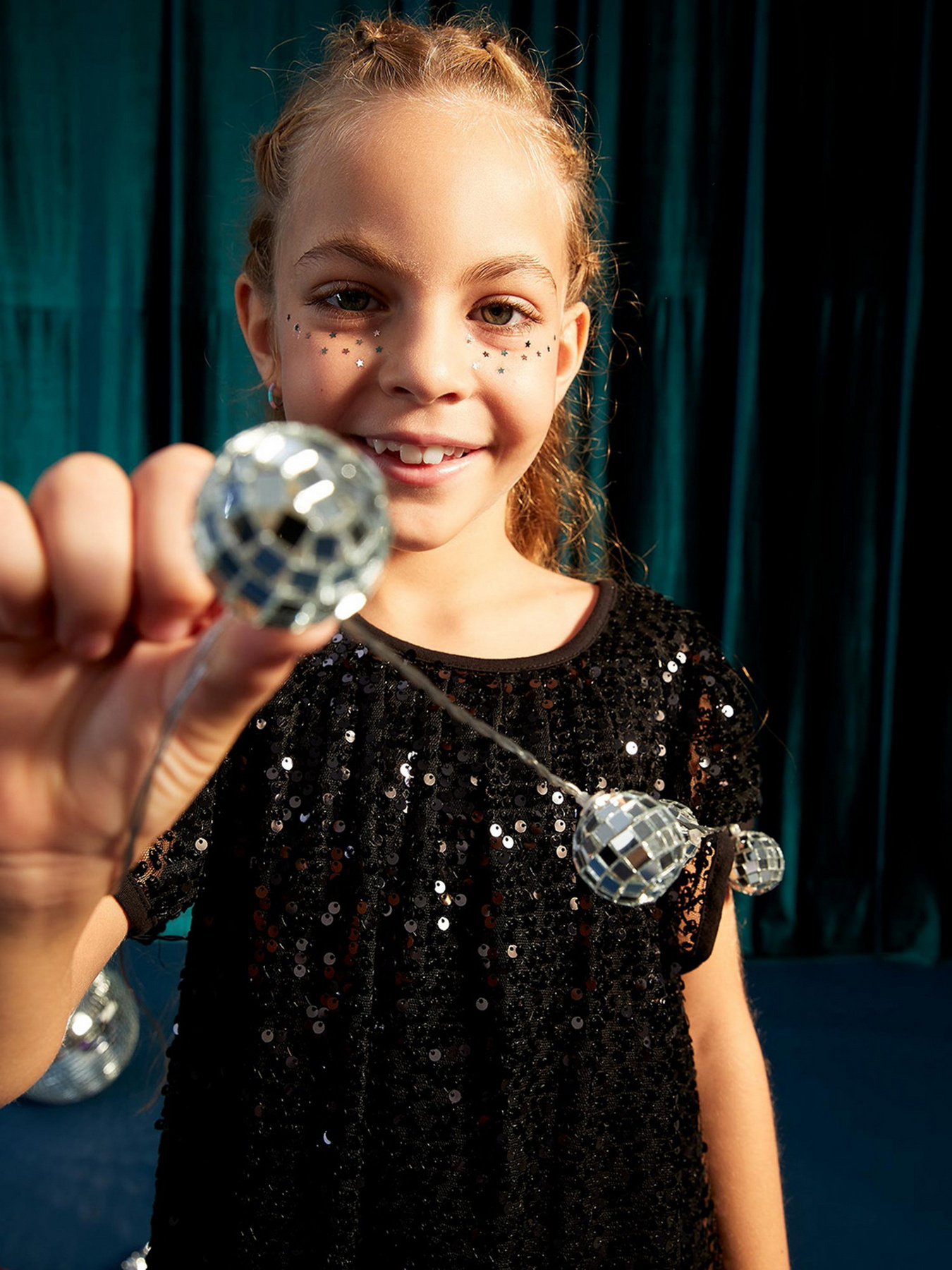 Платье миди DeFacto модель V5542A6-BK27 Фото