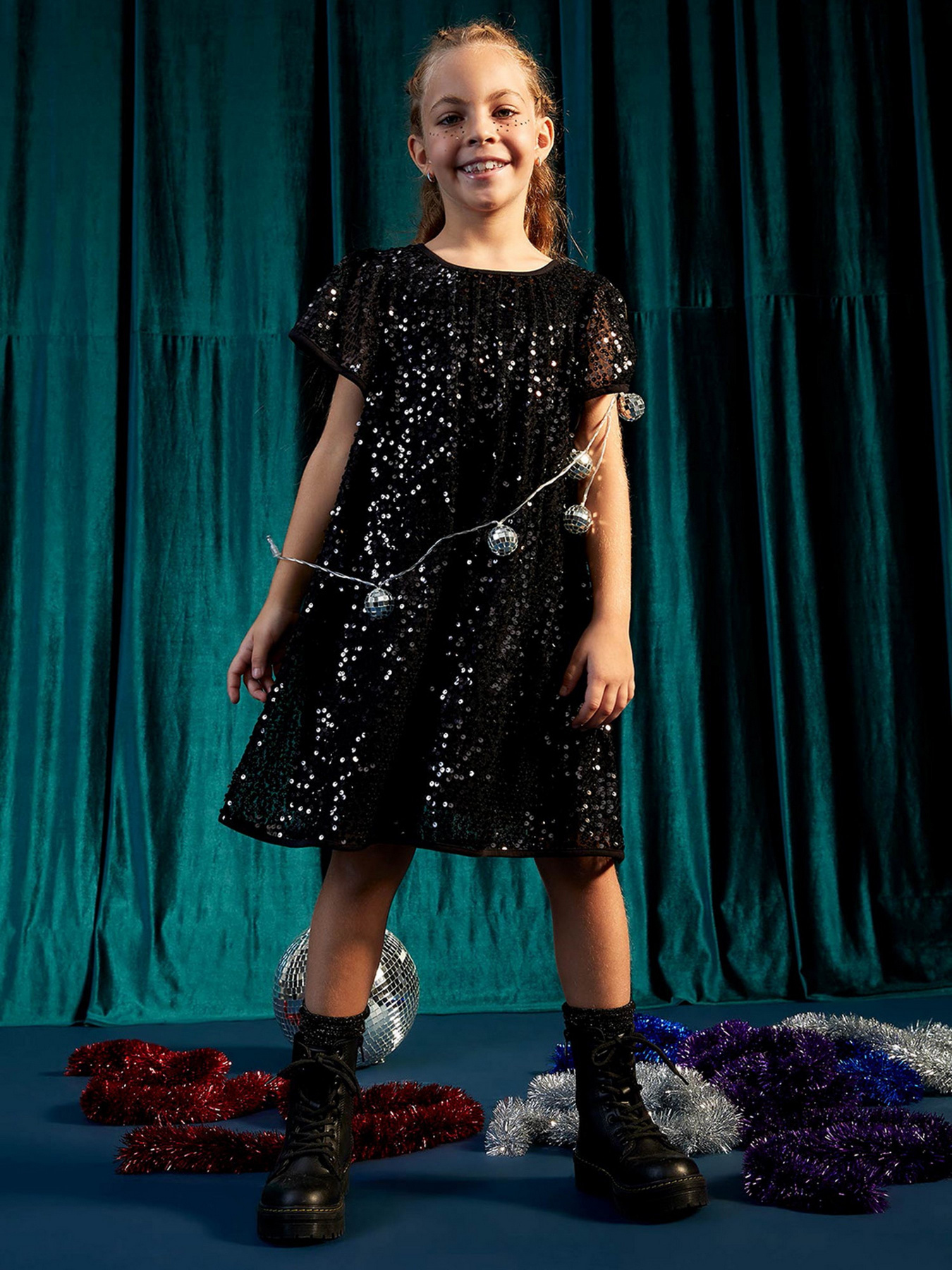 Платье миди DeFacto модель V5542A6-BK27 Фото