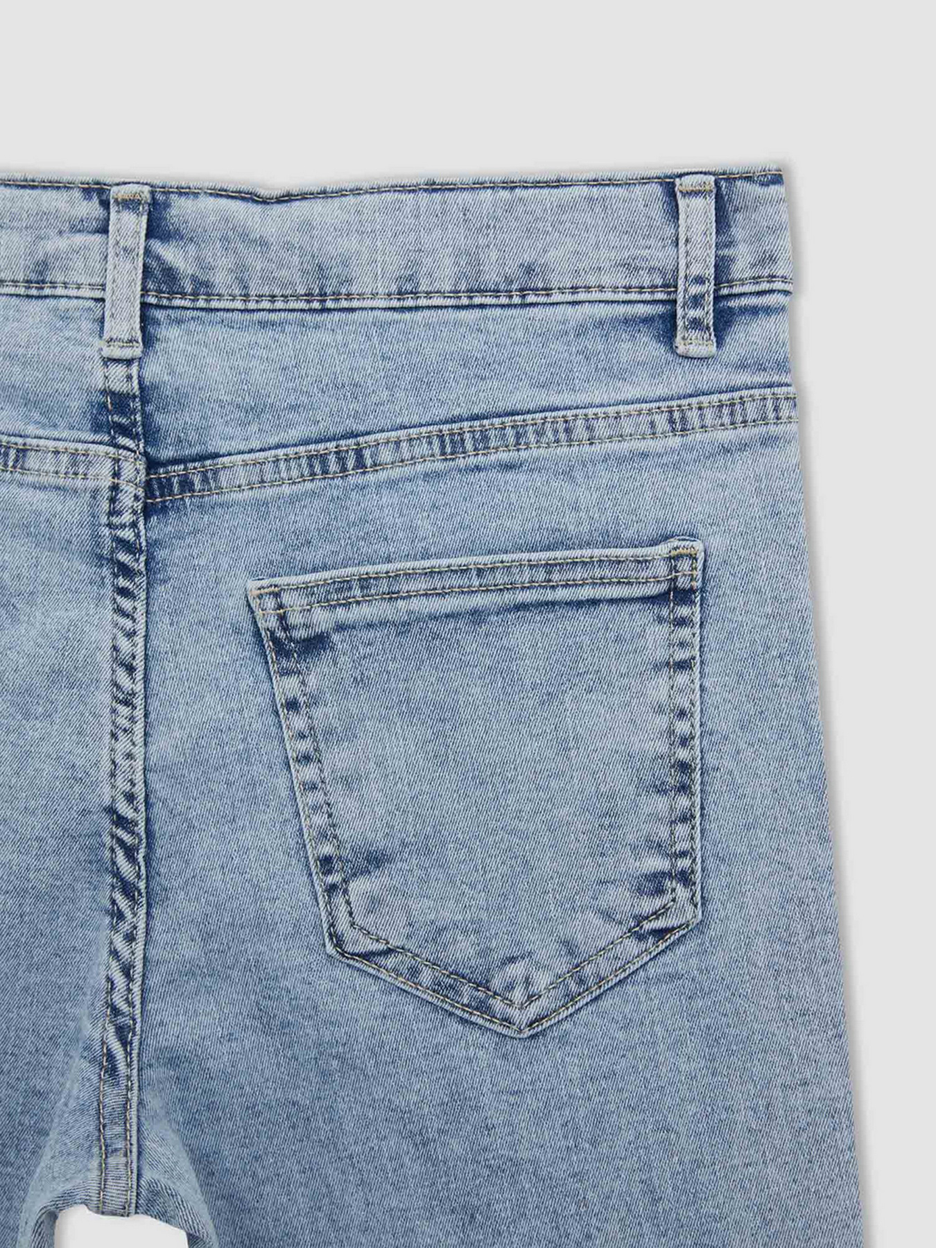 Зауженные джинсы DeFacto модель W1862A6-NM28 Фото