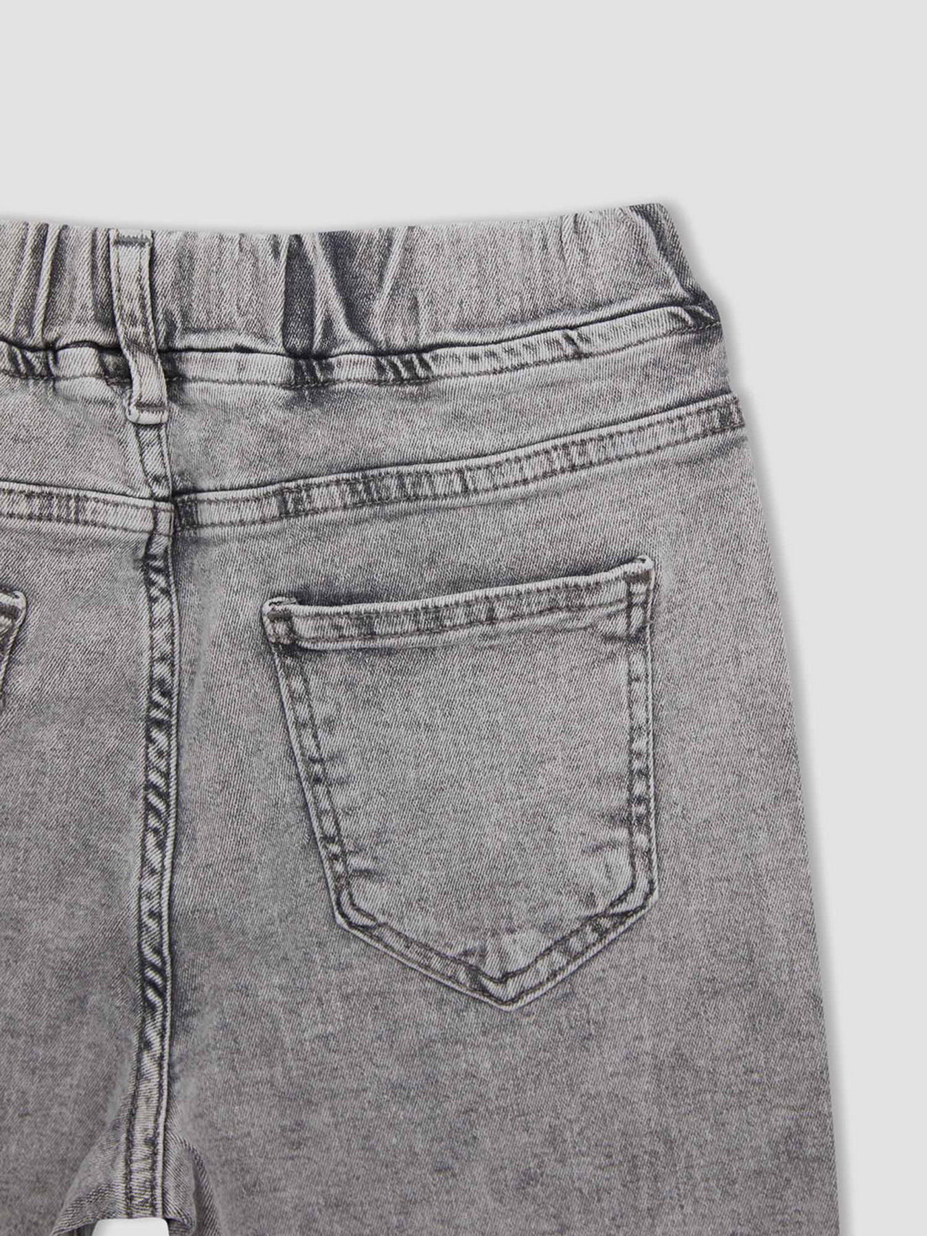 Зауженные джинсы DeFacto модель W1863A6-NM18 Зауженные джинсы DeFacto модель W1863A6-NM18 Фото