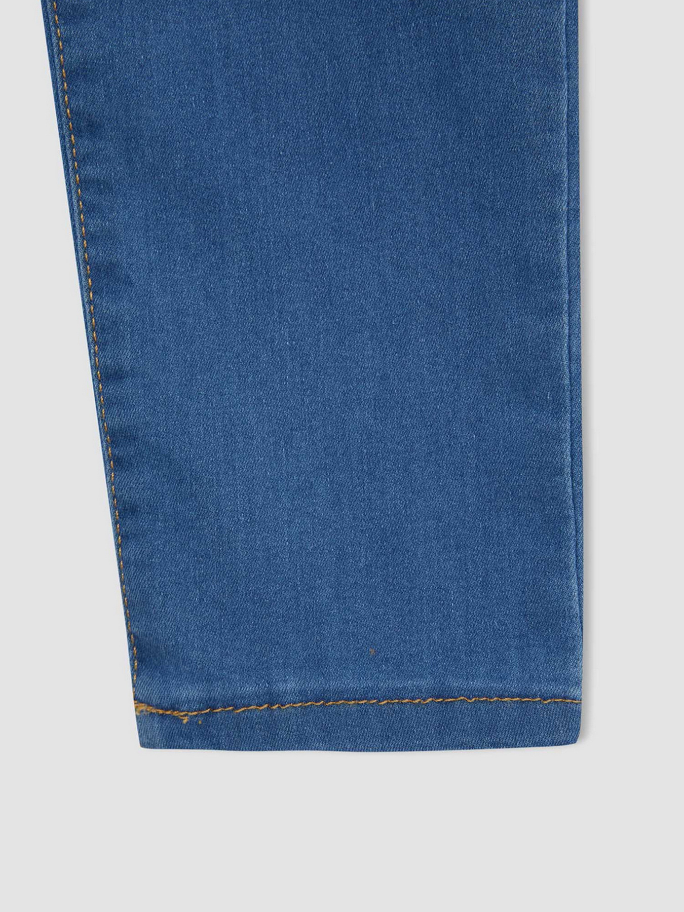 Зауженные джинсы DeFacto модель W5907A6-NM28 Фото