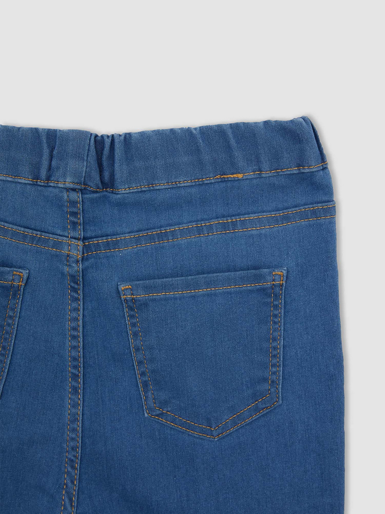 Завужені джинси DeFacto модель W5907A6-NM28 Фото