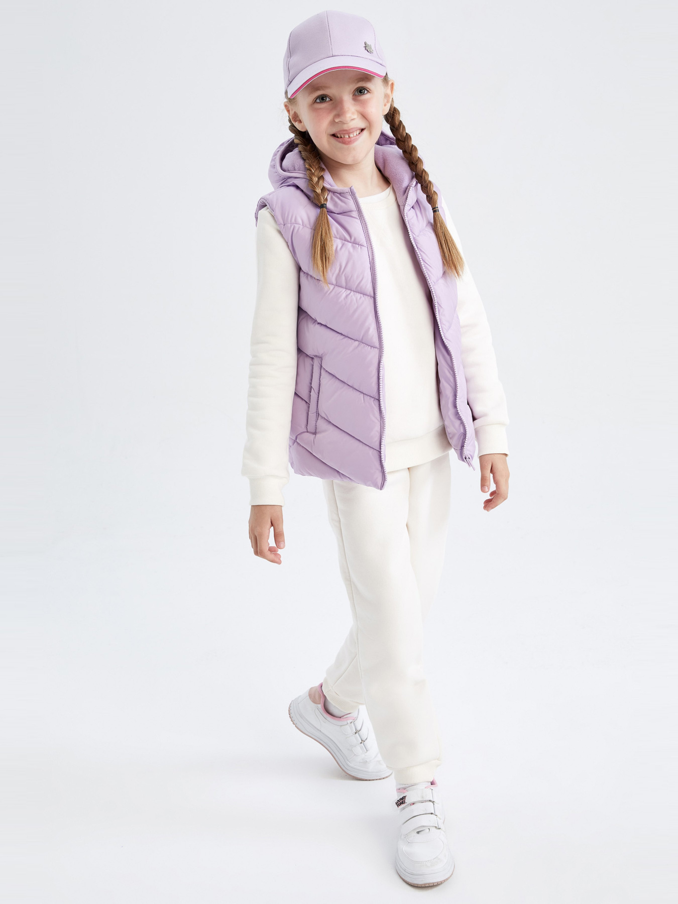 Утеплений жилет DeFacto модель U4287A6-PR251 Фото