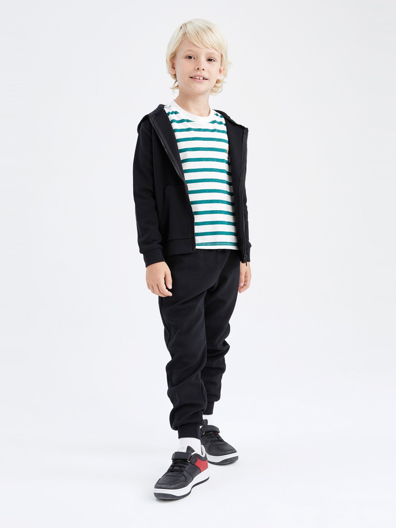 Джоггеры DeFacto модель R5970A6-BK81 Фото