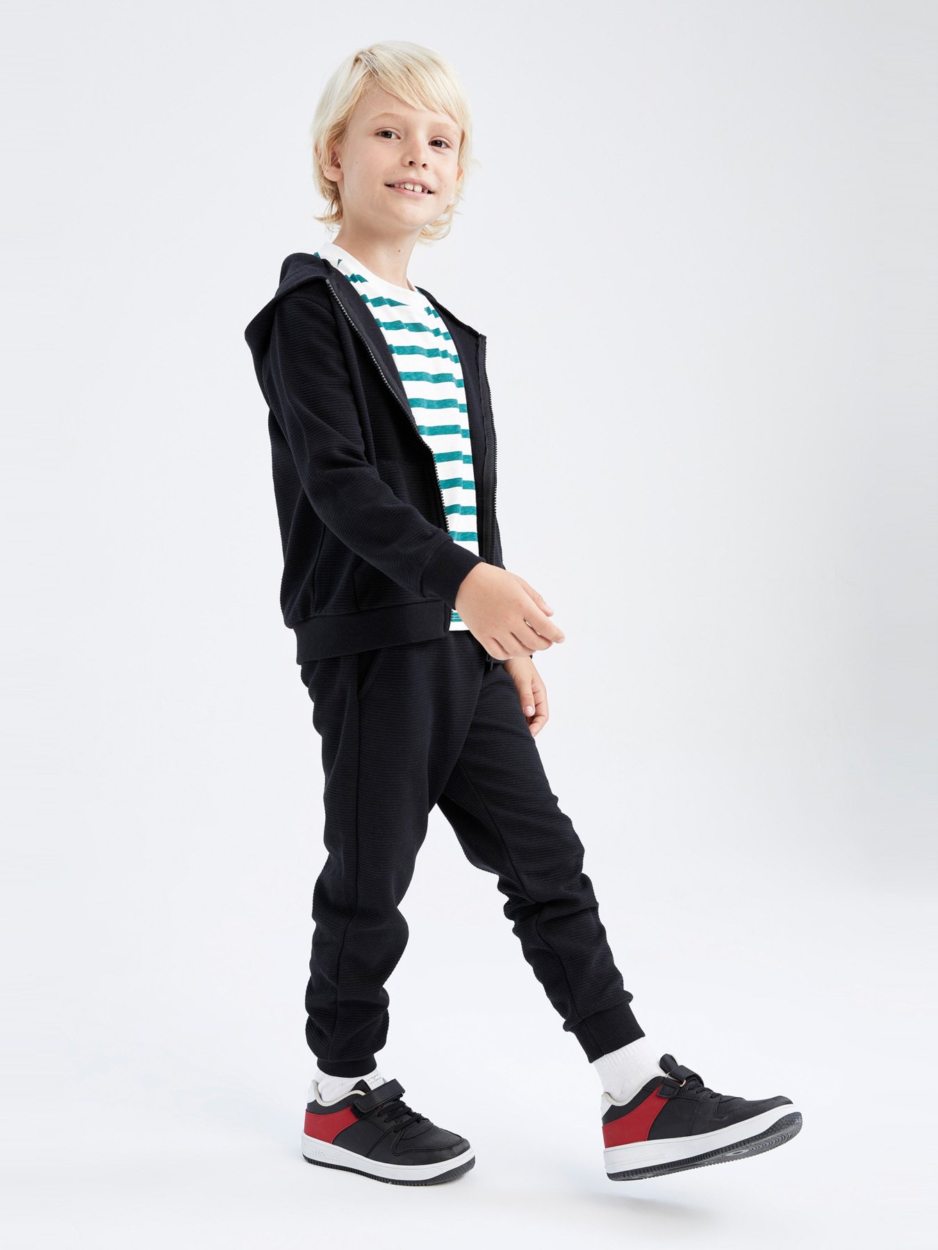 Джоггеры DeFacto модель R5970A6-BK81 Фото